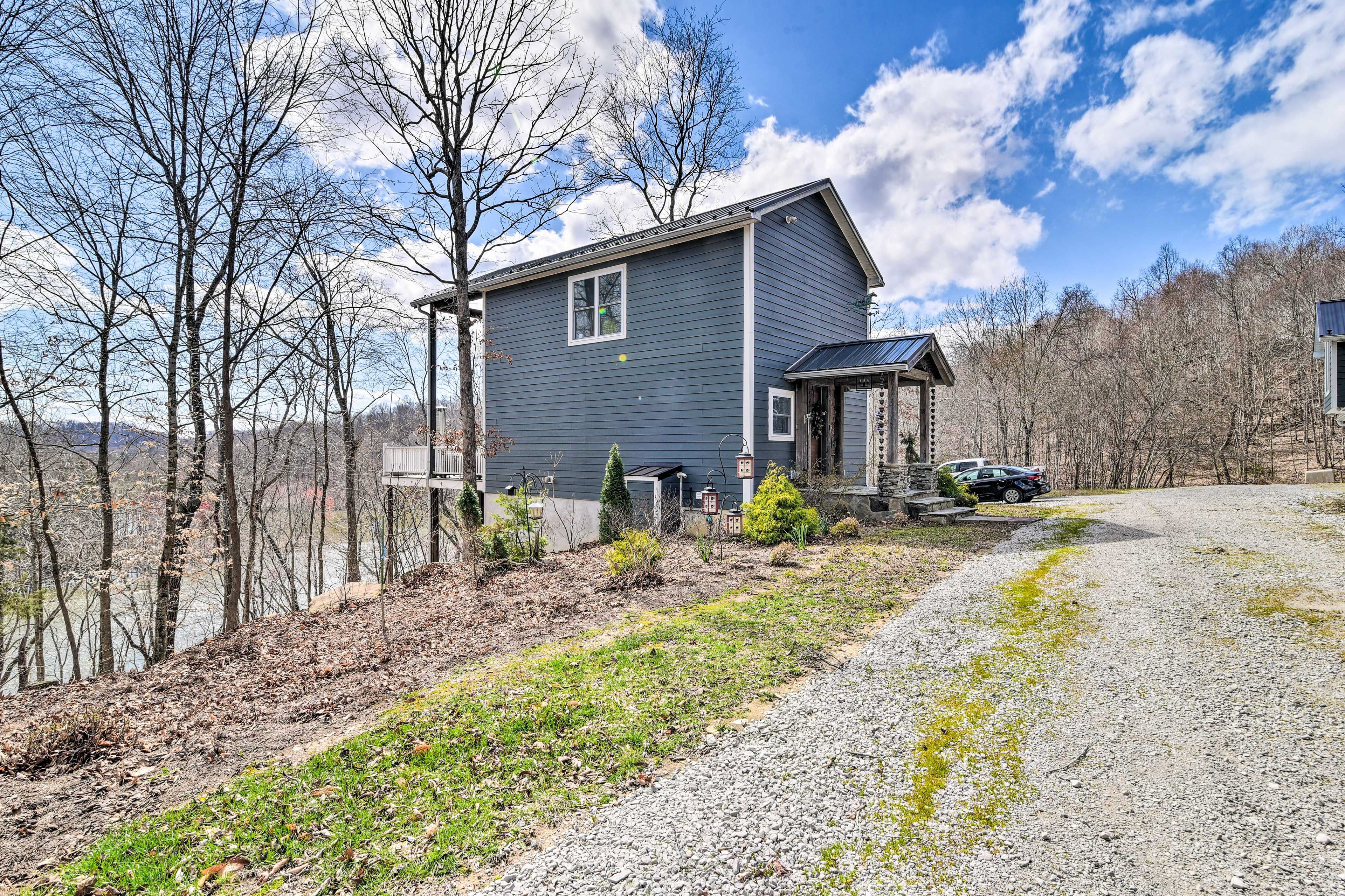 Parking | Driveway (2 Vehicles) | Garage (2 Vehicles) | RV/Trailer Parking