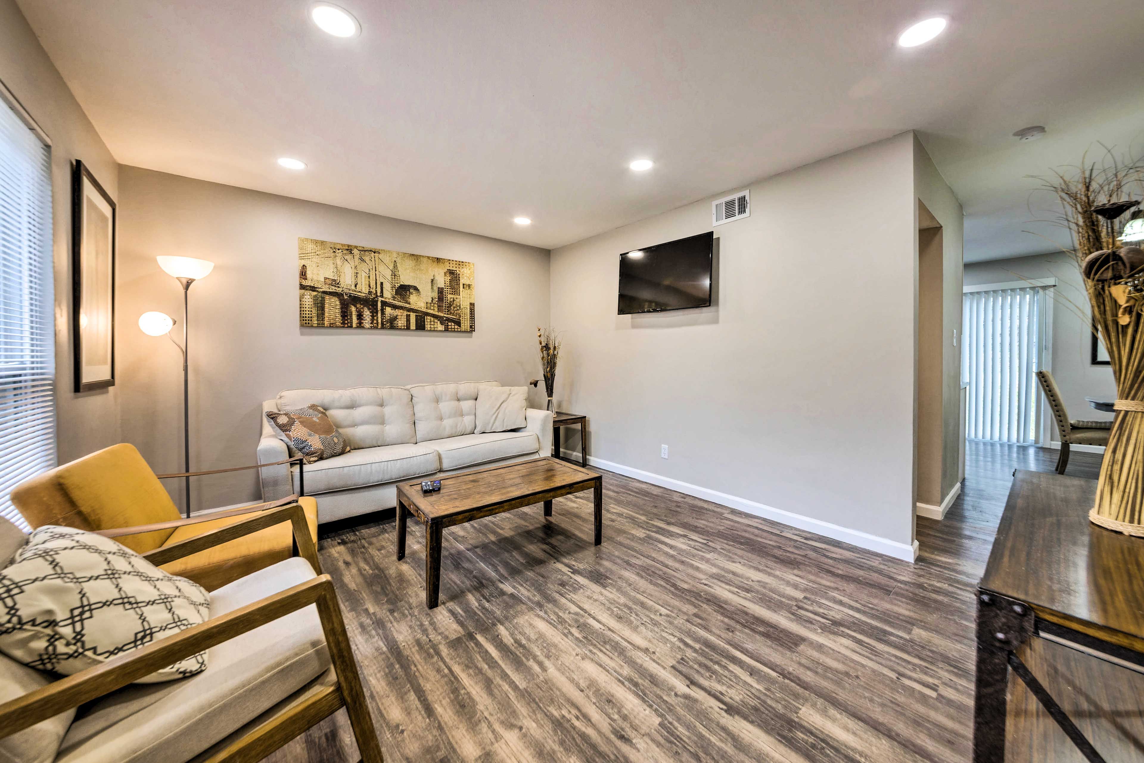 Living Room | Smart TV | Central A/C