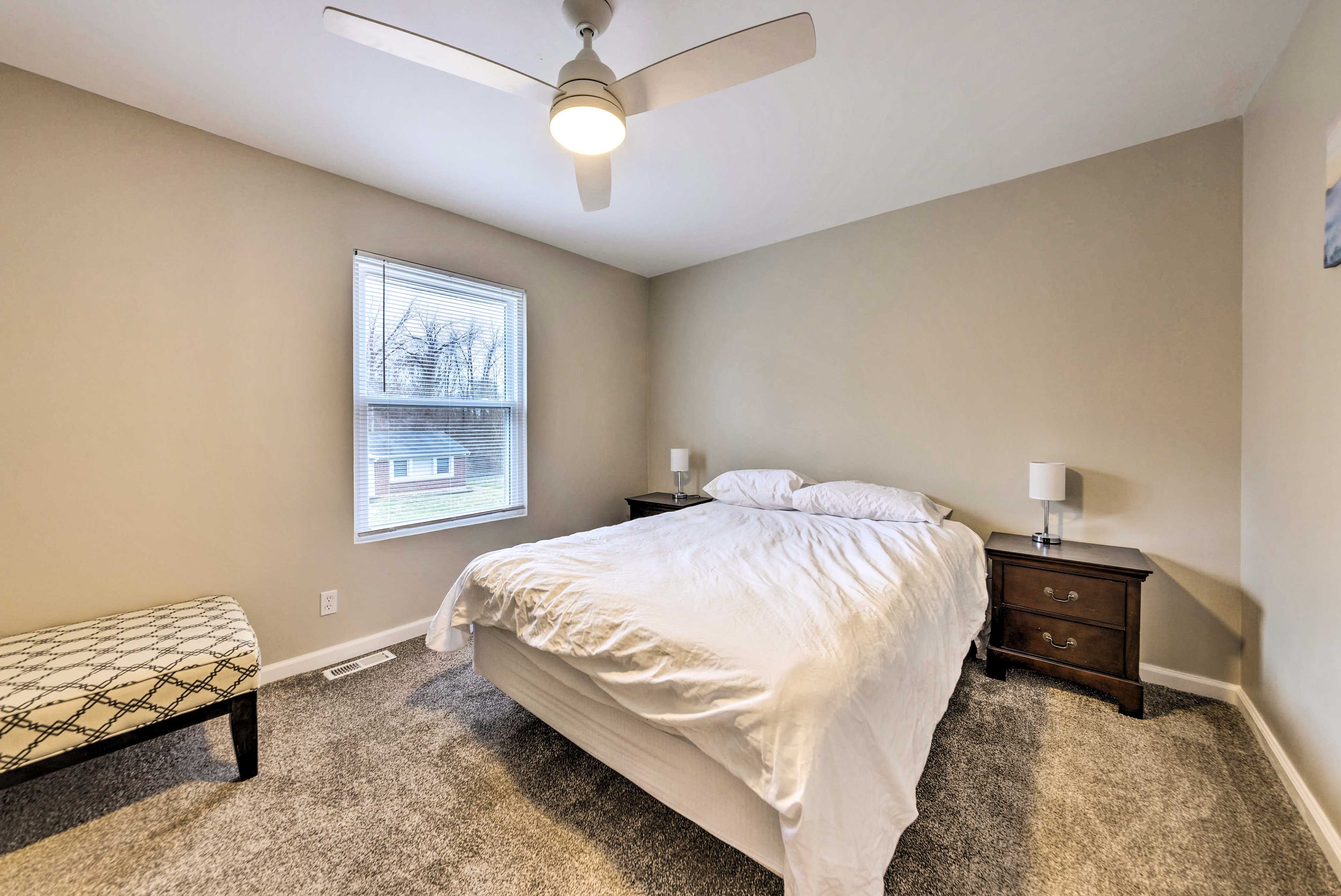 Bedroom 1 | Queen Bed