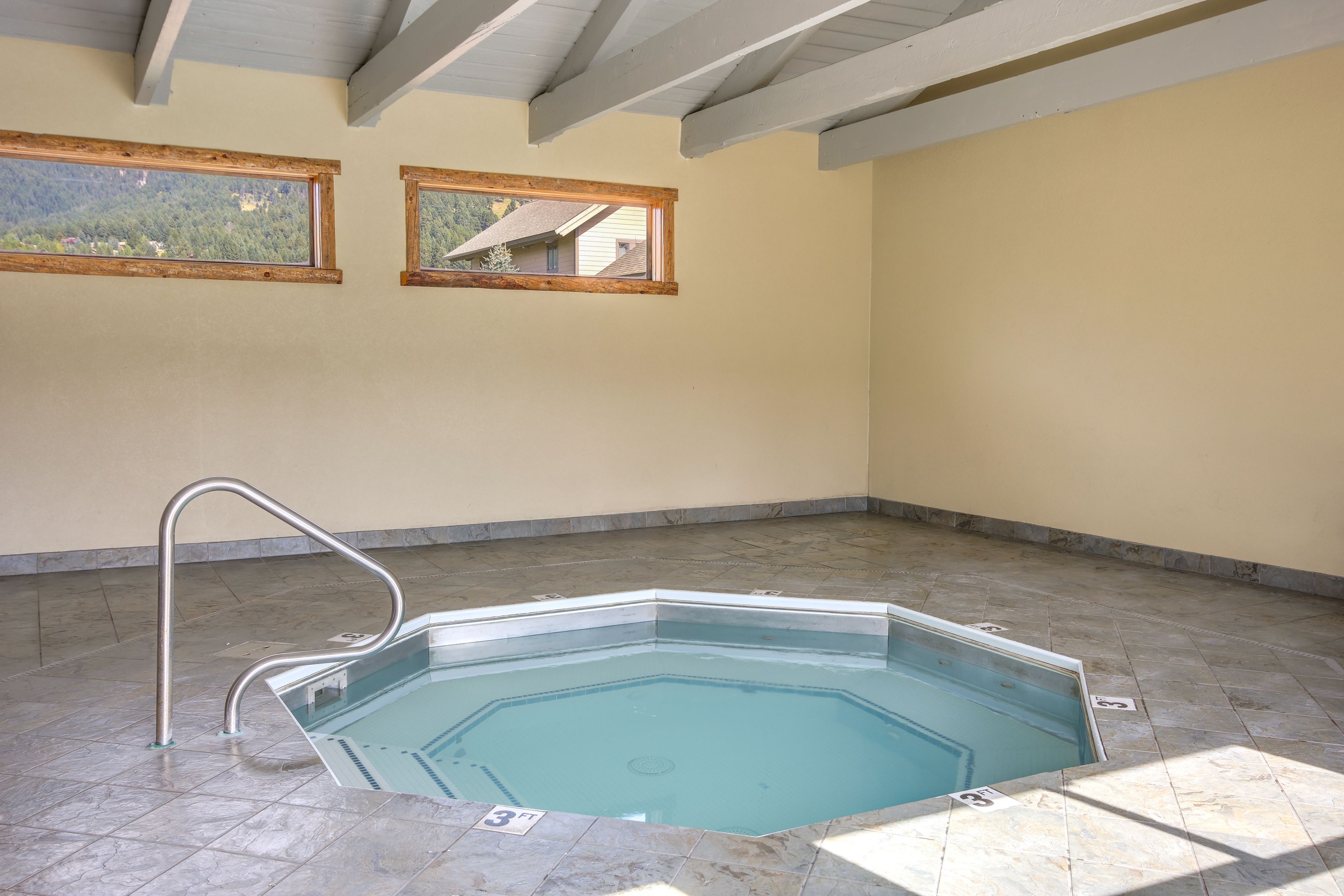 Community Amenities | Hot Tub