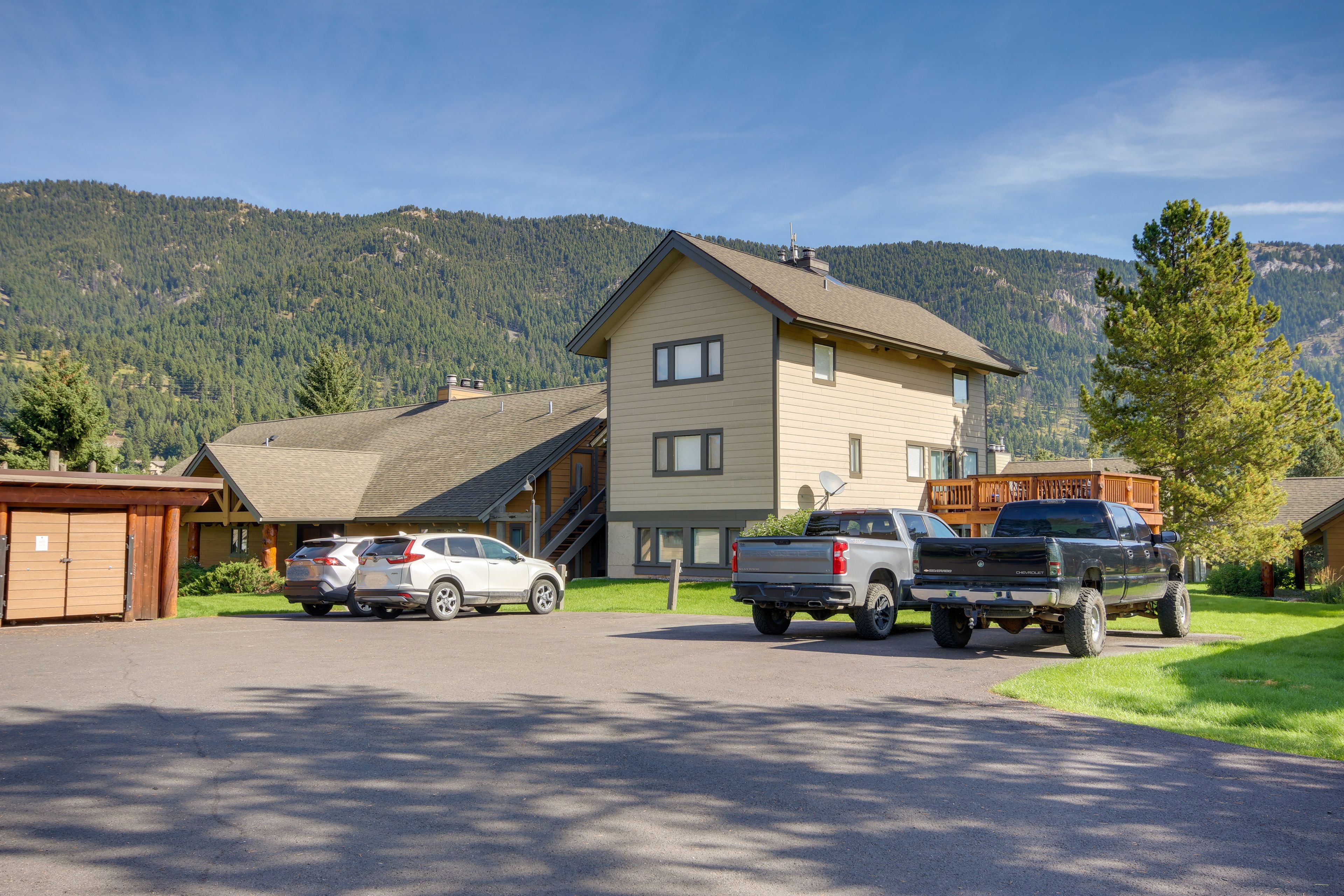 Parking | Community Lot (First-Come, First-Served)