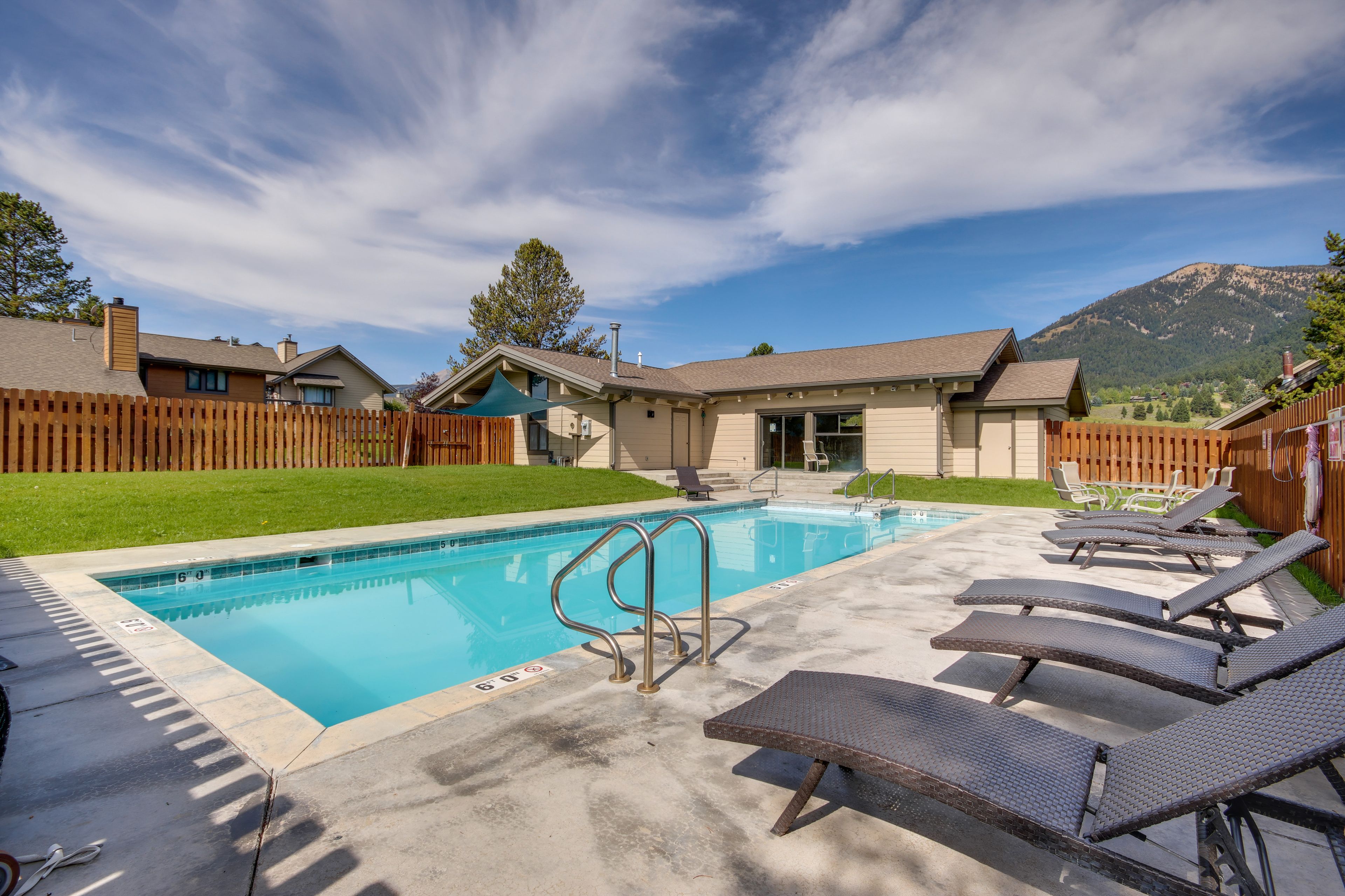 Community Amenities | Seasonal Outdoor Pool