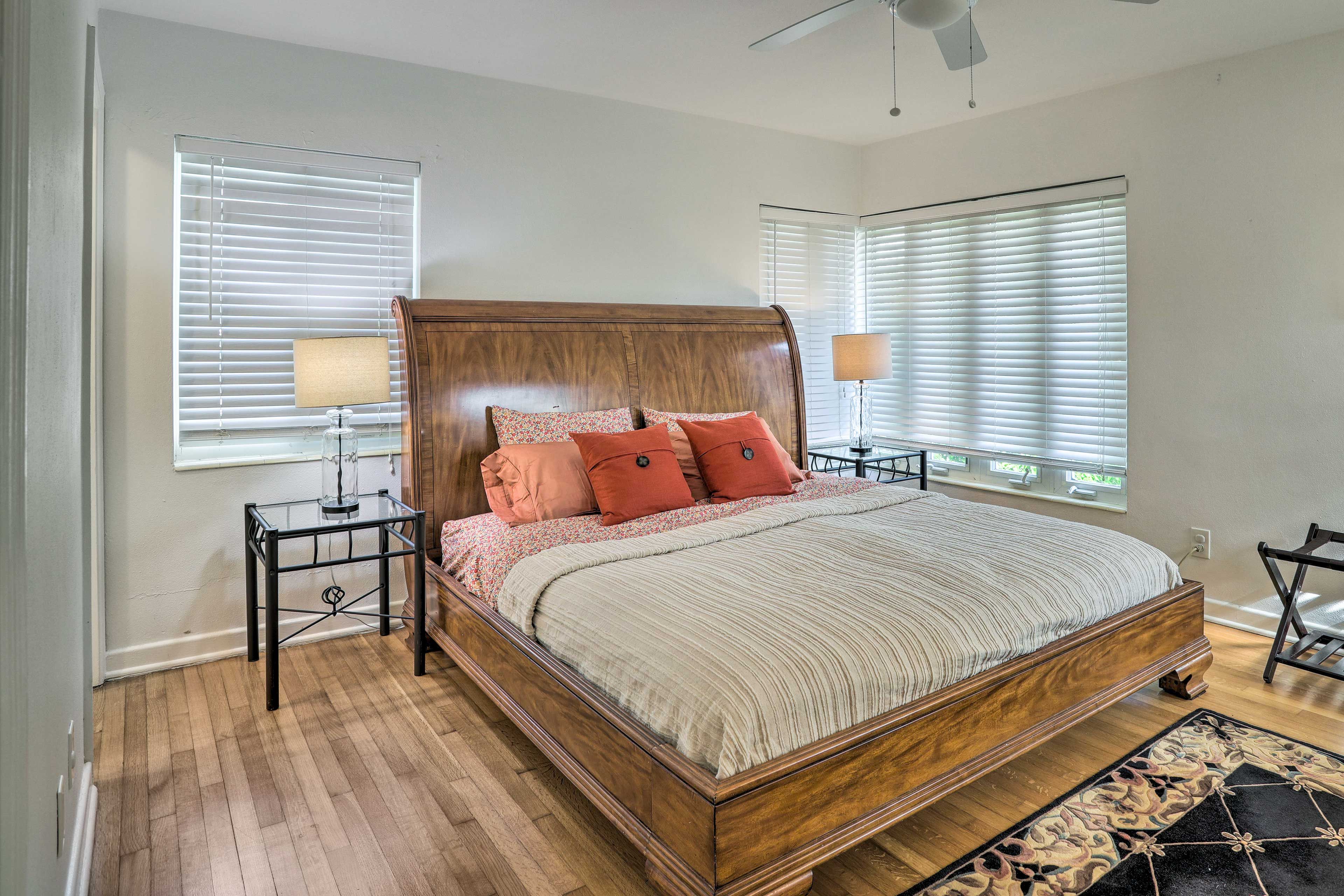 Bedroom 1 | King Bed