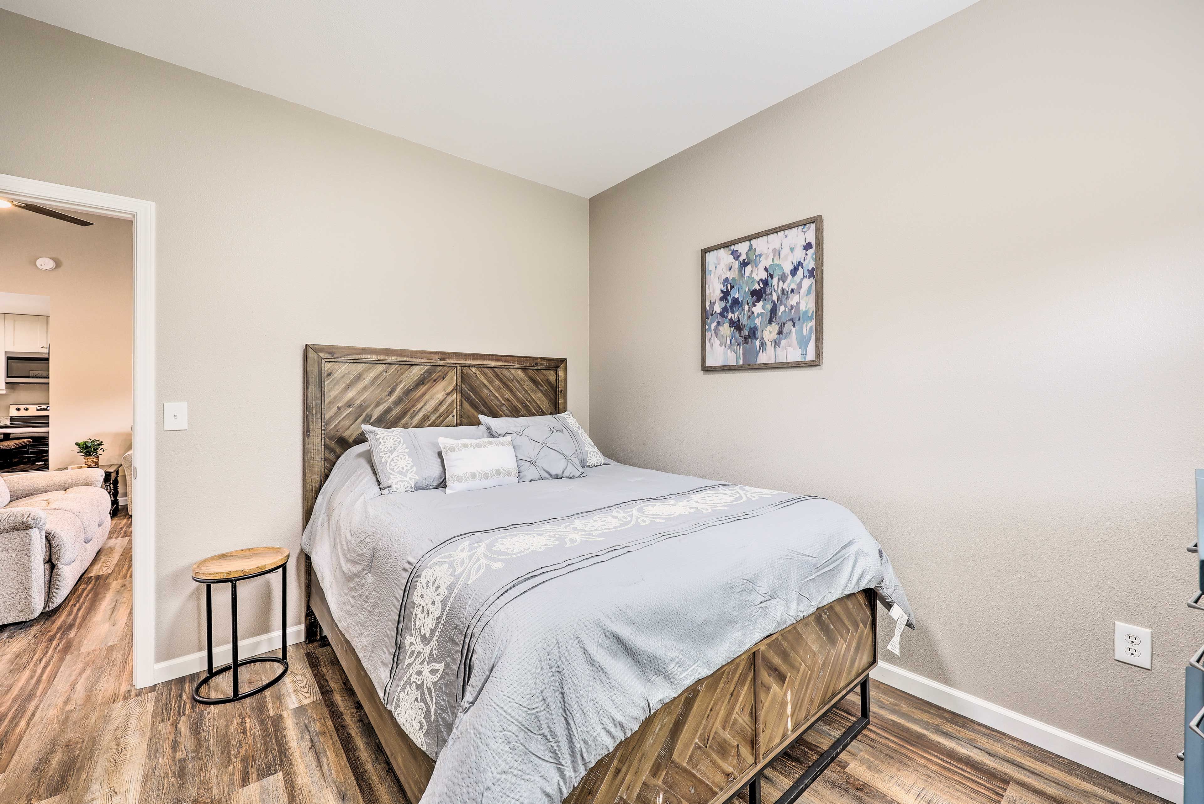 Bedroom 2 | Queen Bed