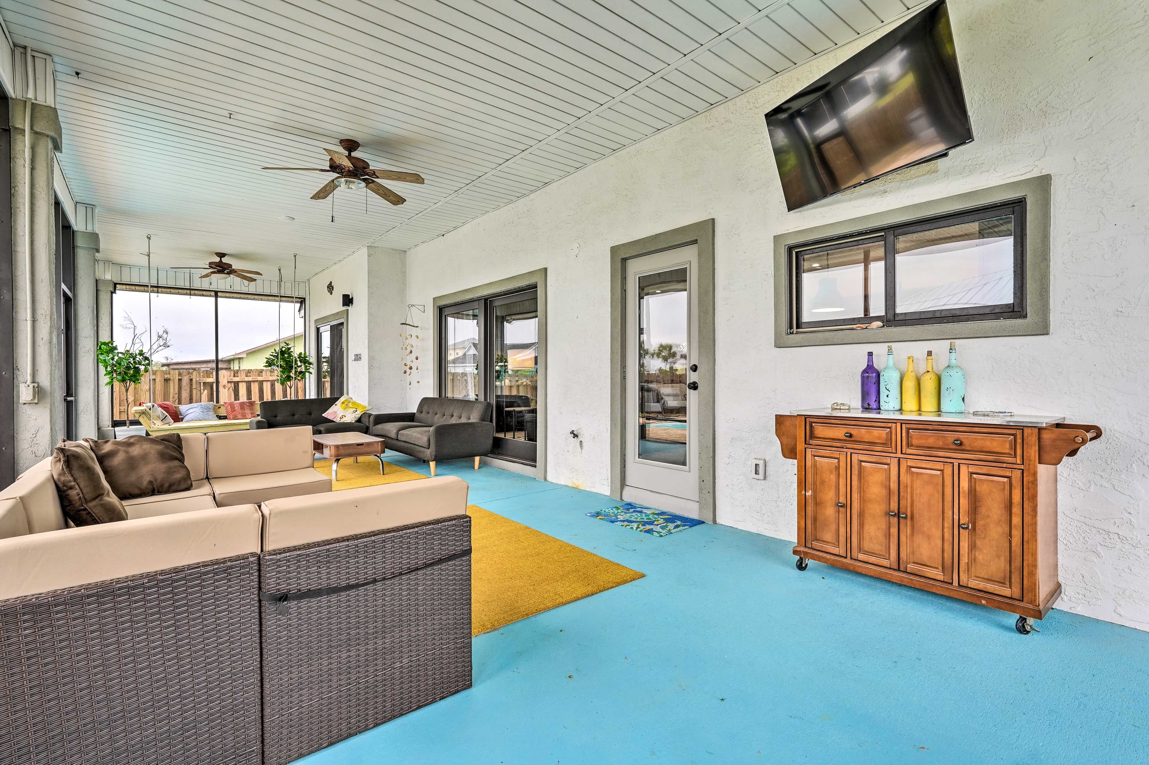 Screened Patio | Outdoor Dining | Porch Swing | Gas Grill
