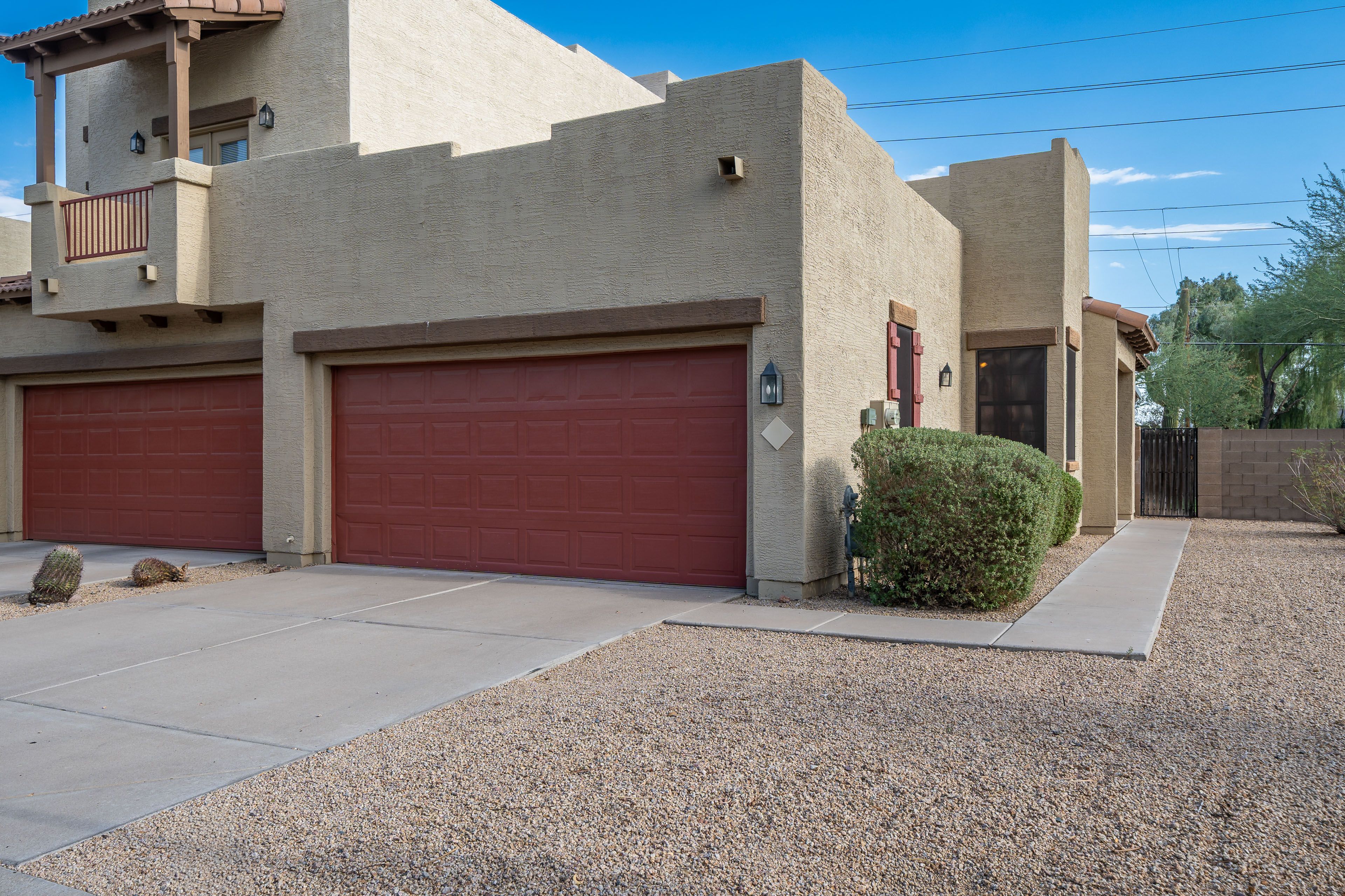 Parking | Garage (2 Vehicles) | Driveway (2 Vehicles)