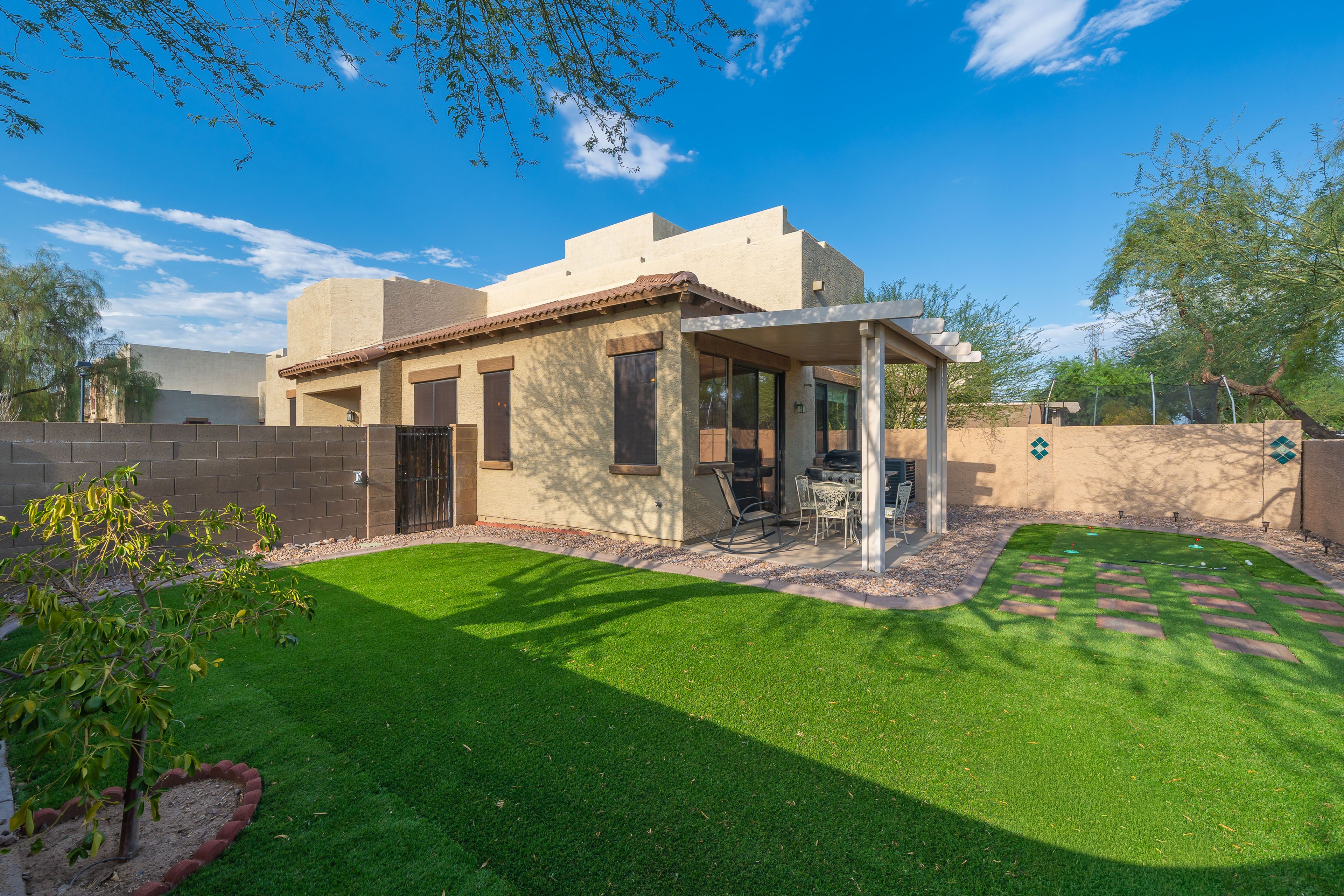 Putting Green | Covered Patio | Gas Grill | Outdoor Seating & Dining
