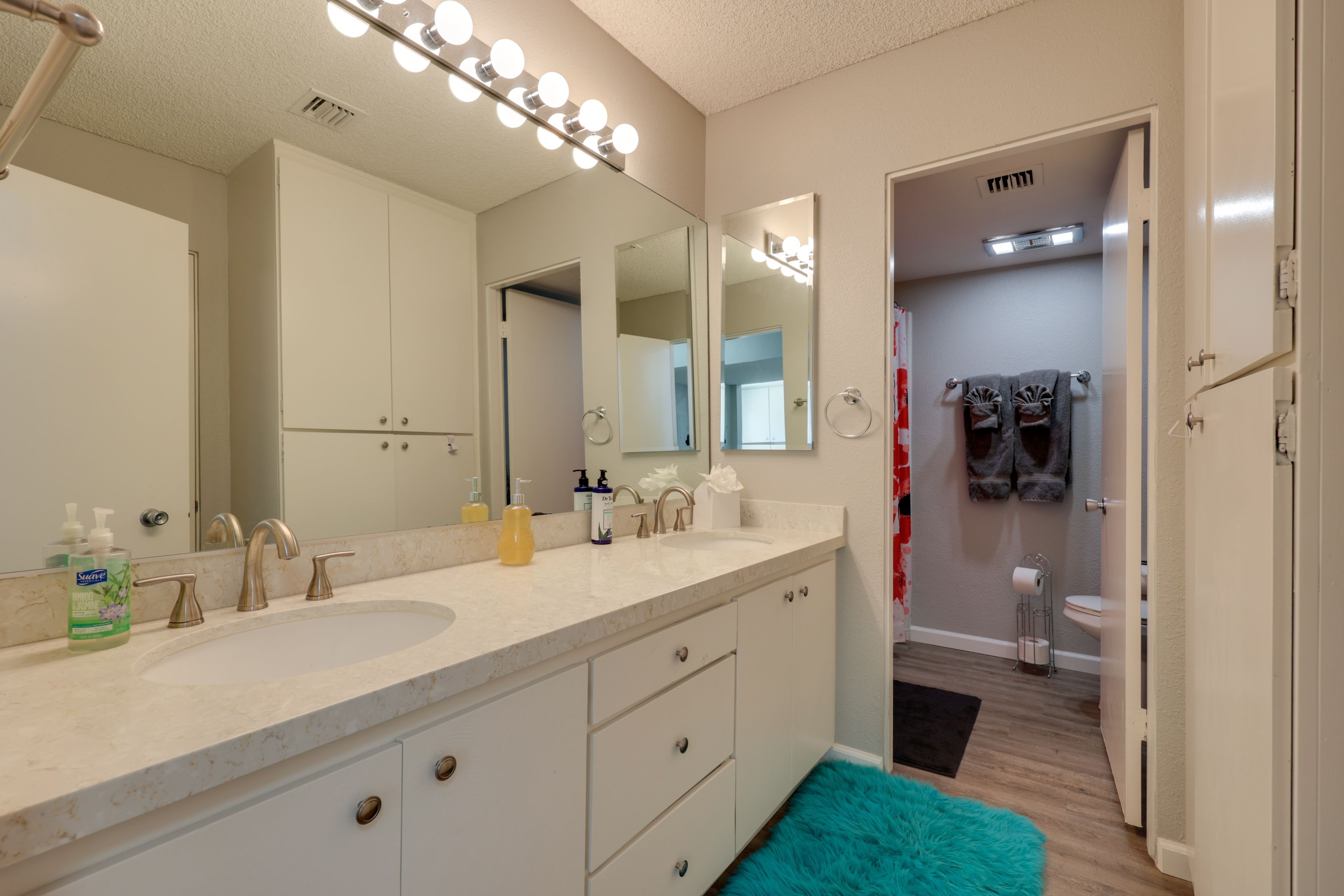 Full Bathroom | Complimentary Toiletries | Hair Dryer