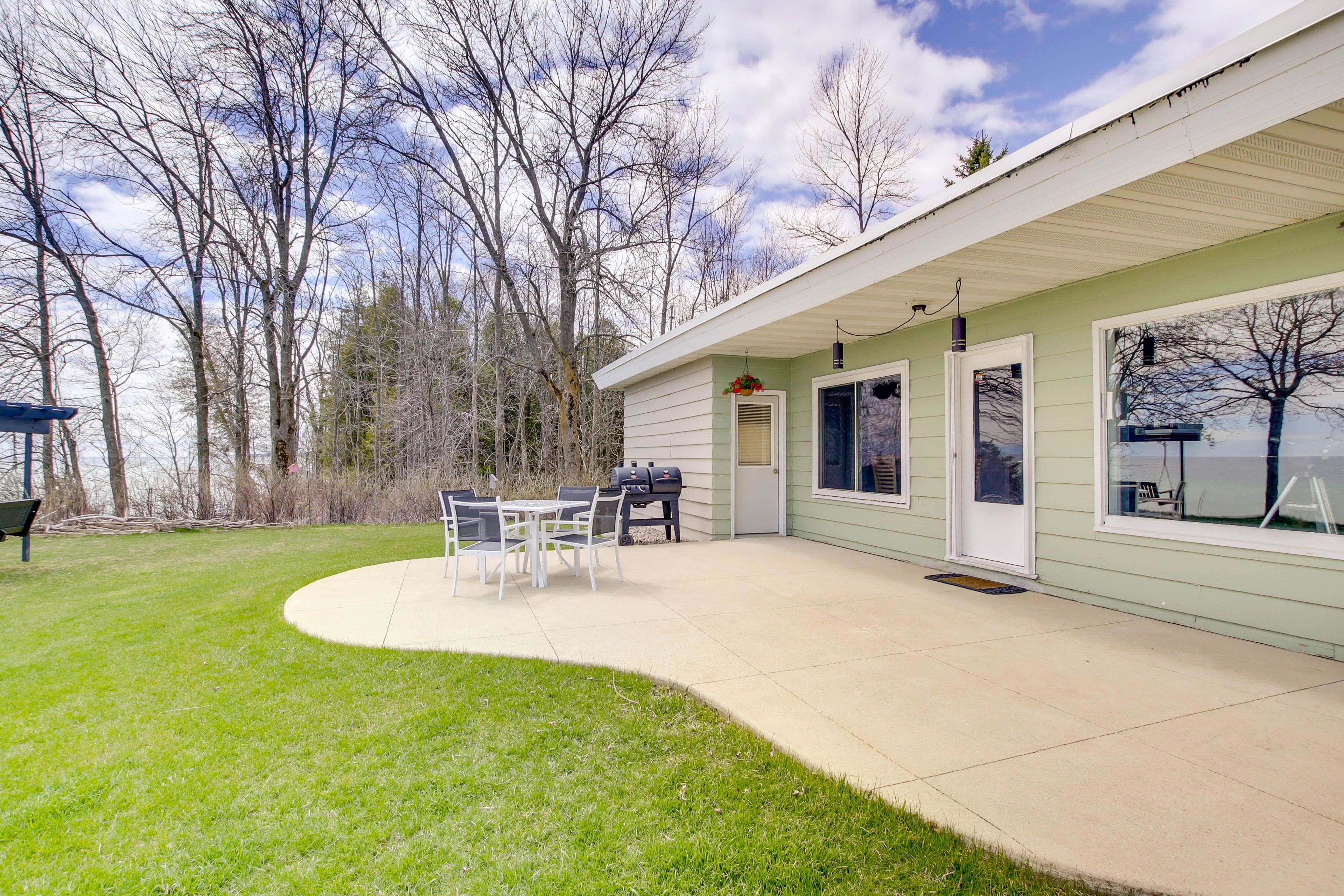 Patio | Gas Grill | Charcoal Grill | Fire Pit