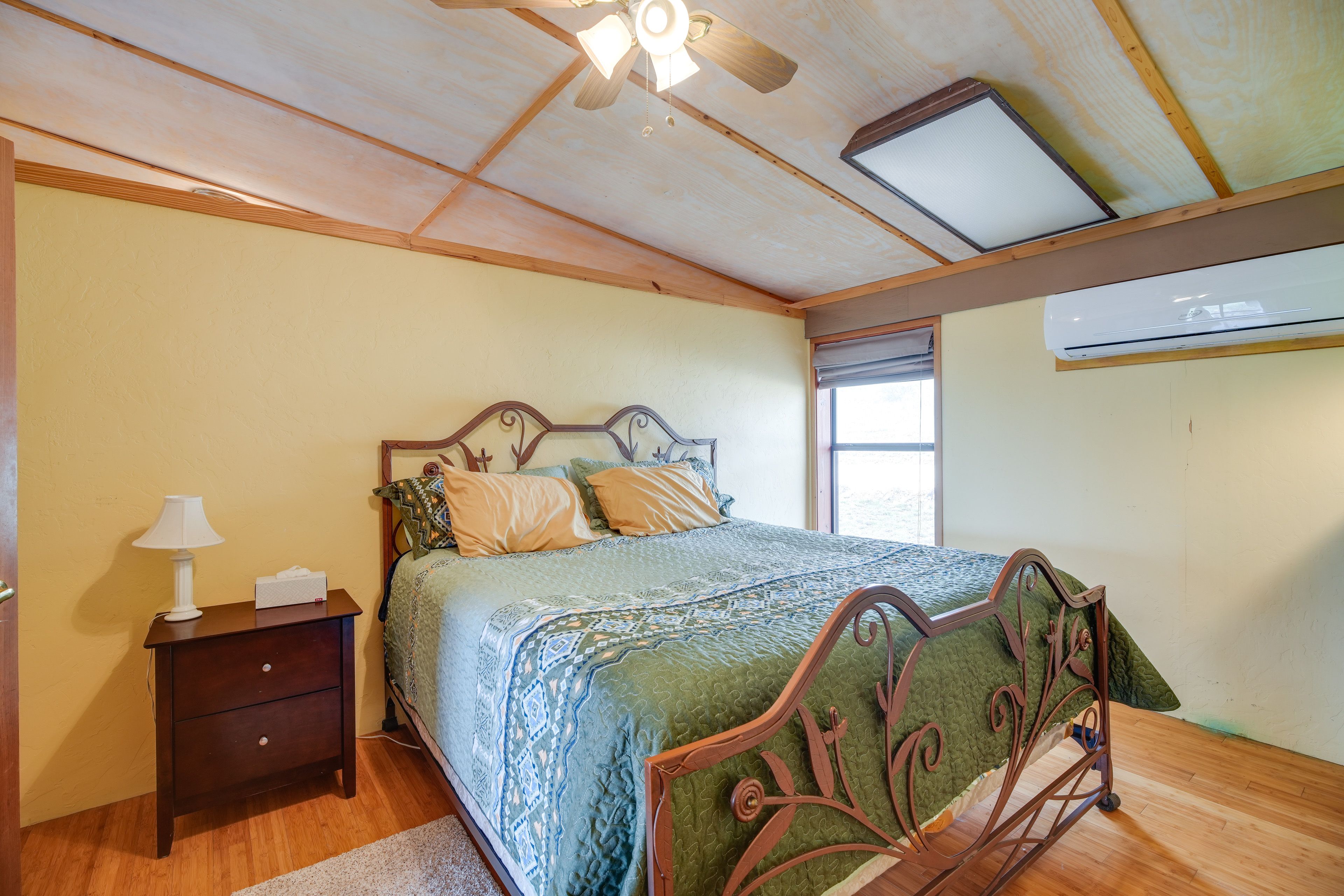 Bedroom 1 | King Bed