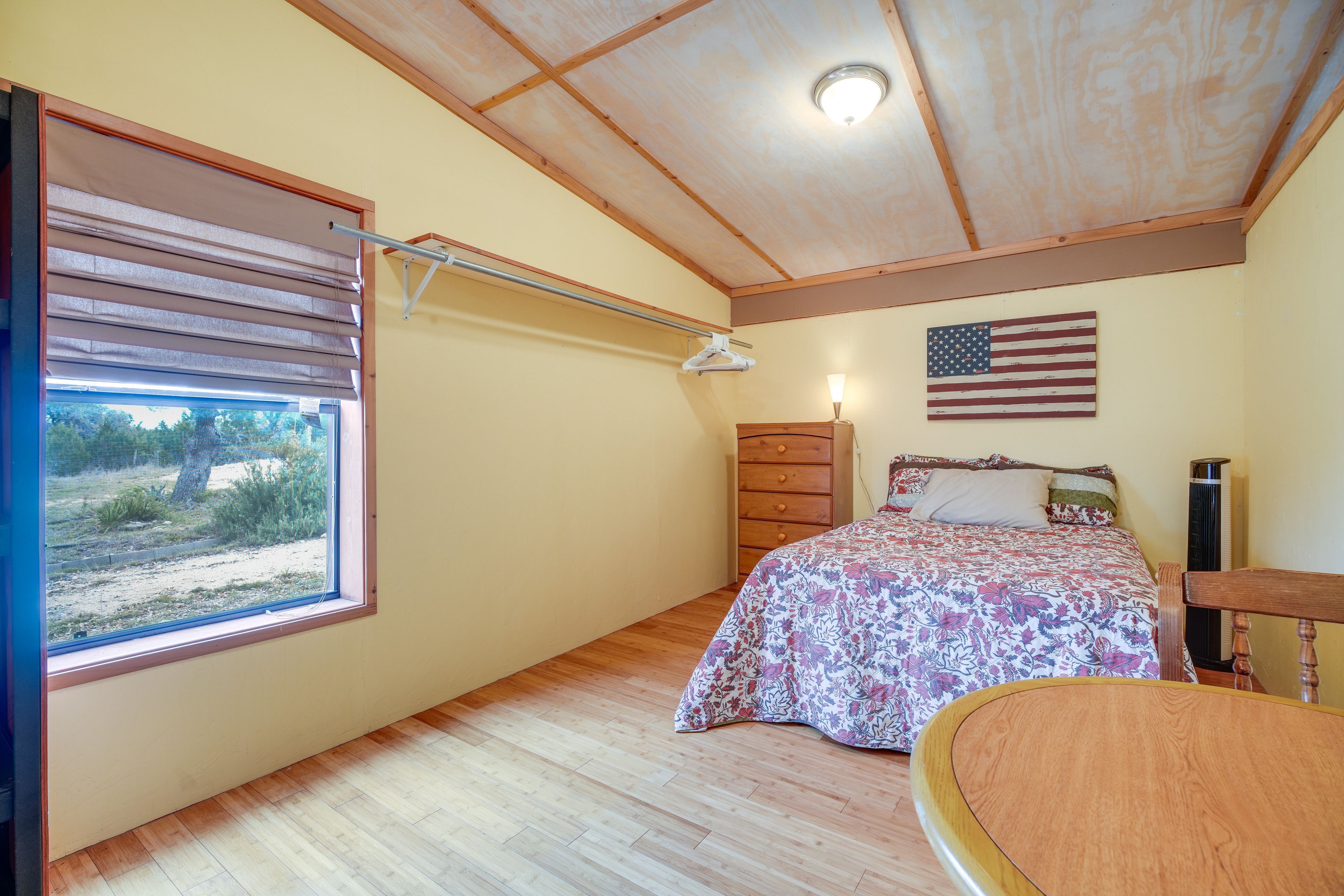Bedroom 2 | Queen Bed
