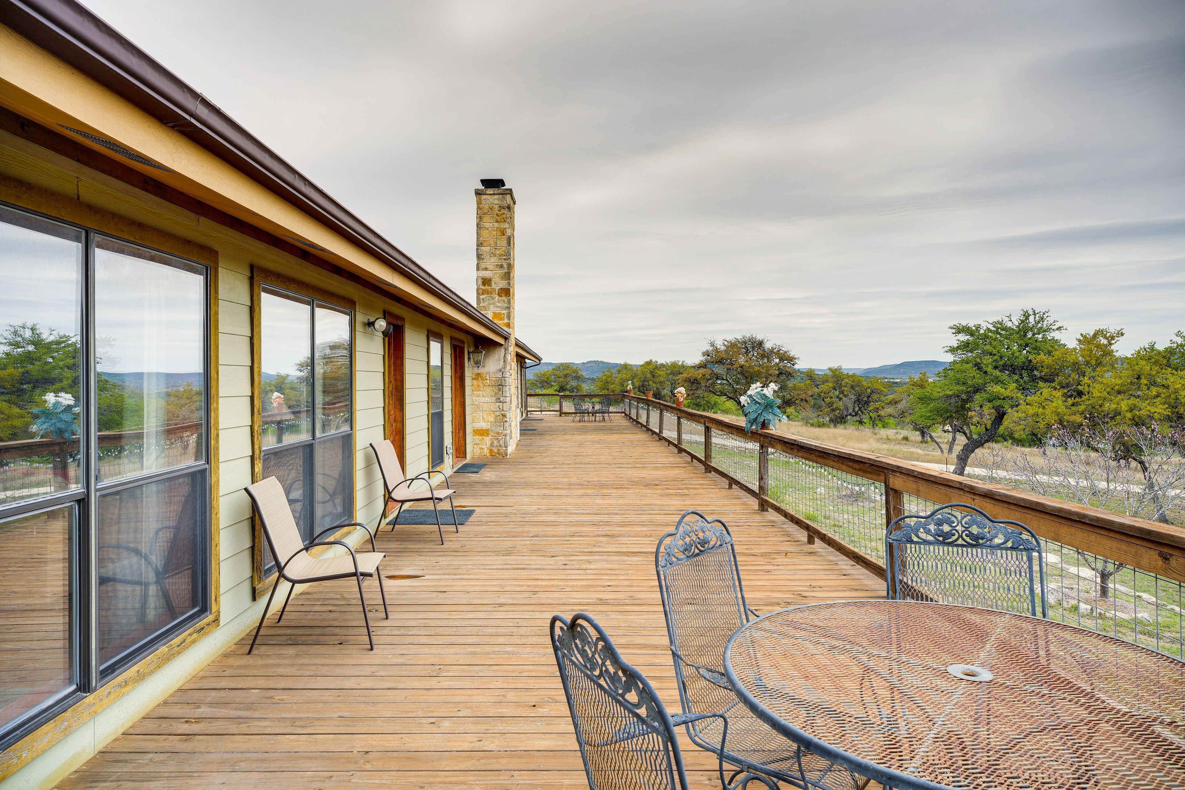 Shared Deck | Outdoor Seating