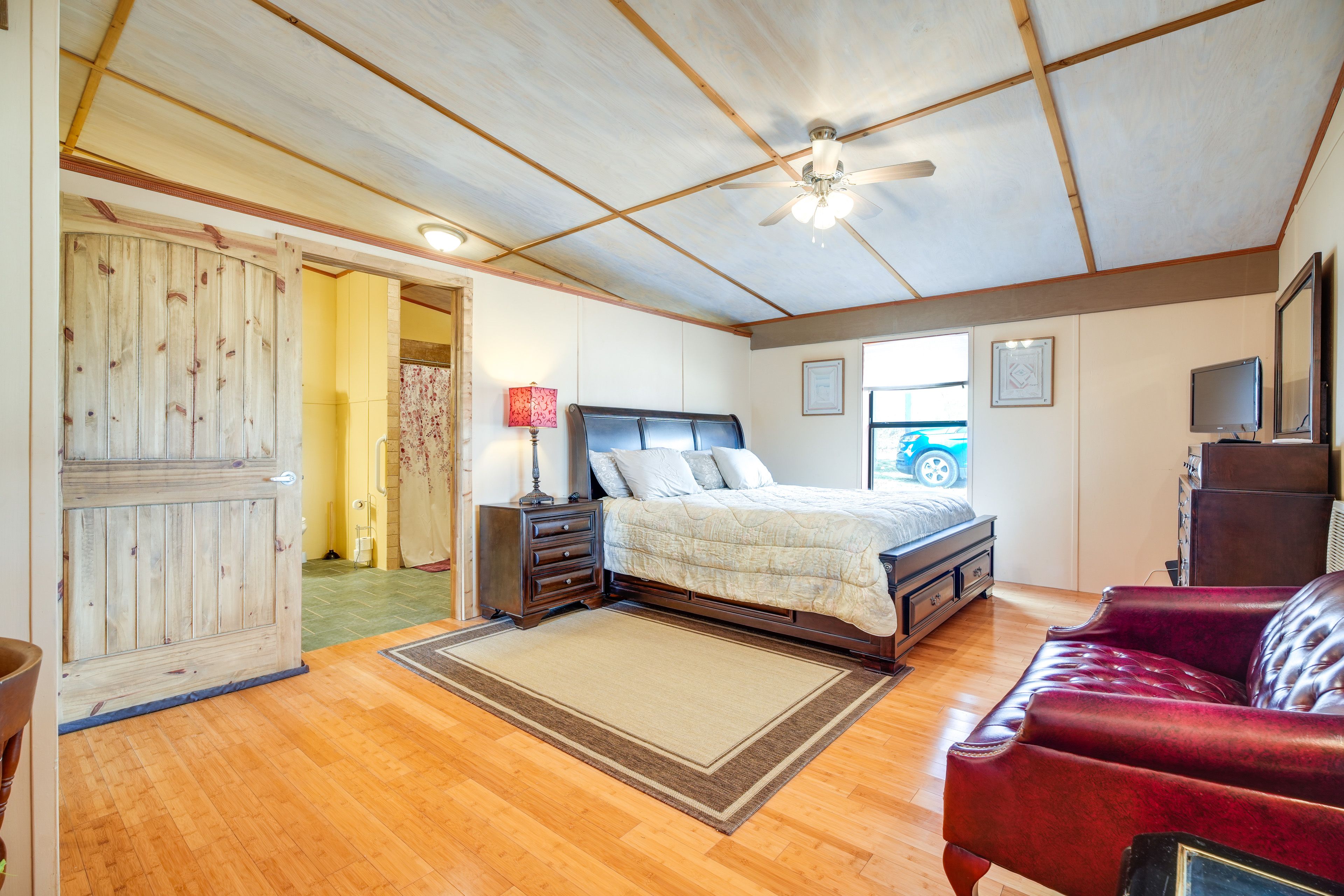 Bedroom 1 | King Bed