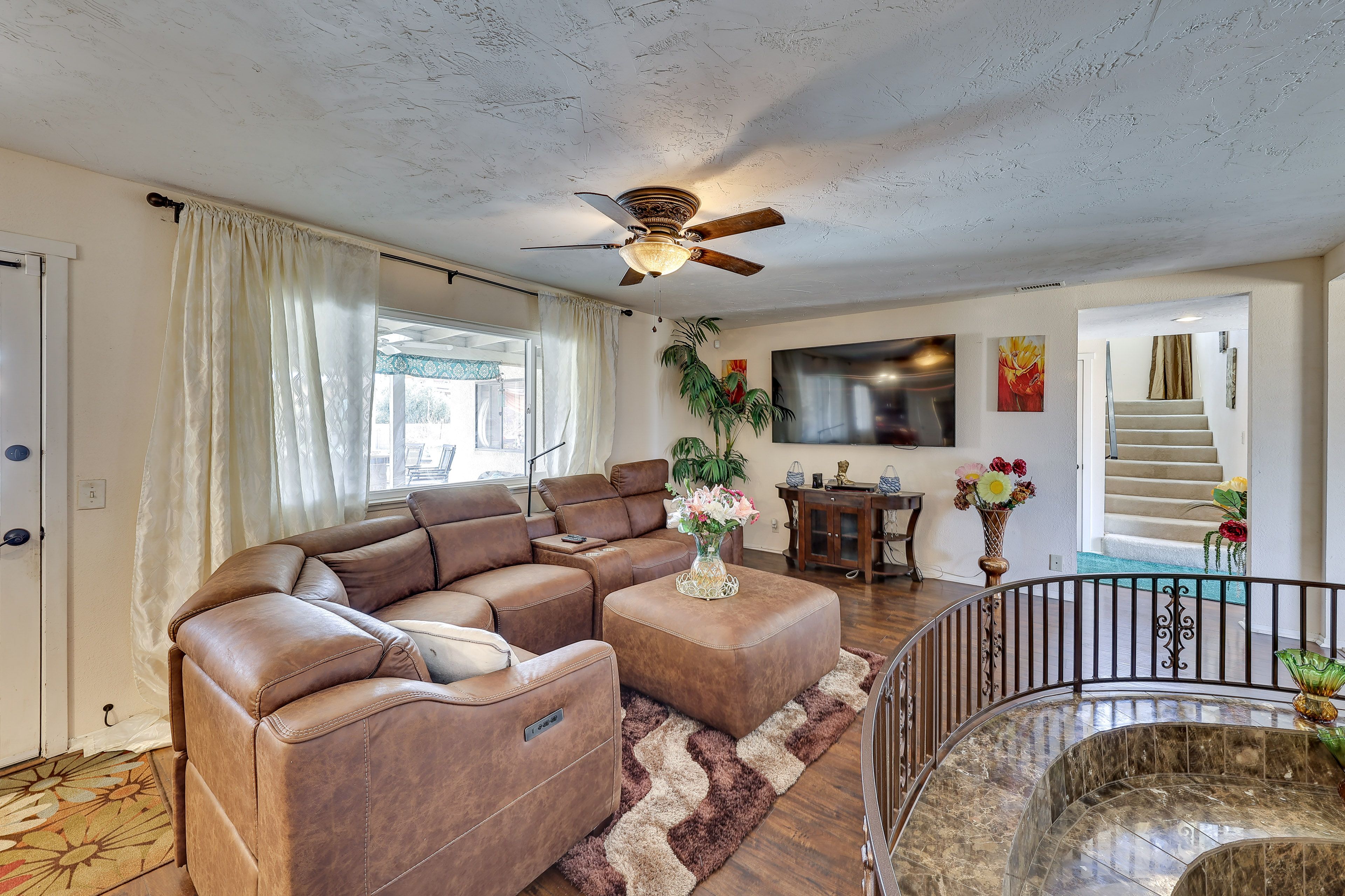 Family Room | Smart TV | Netflix