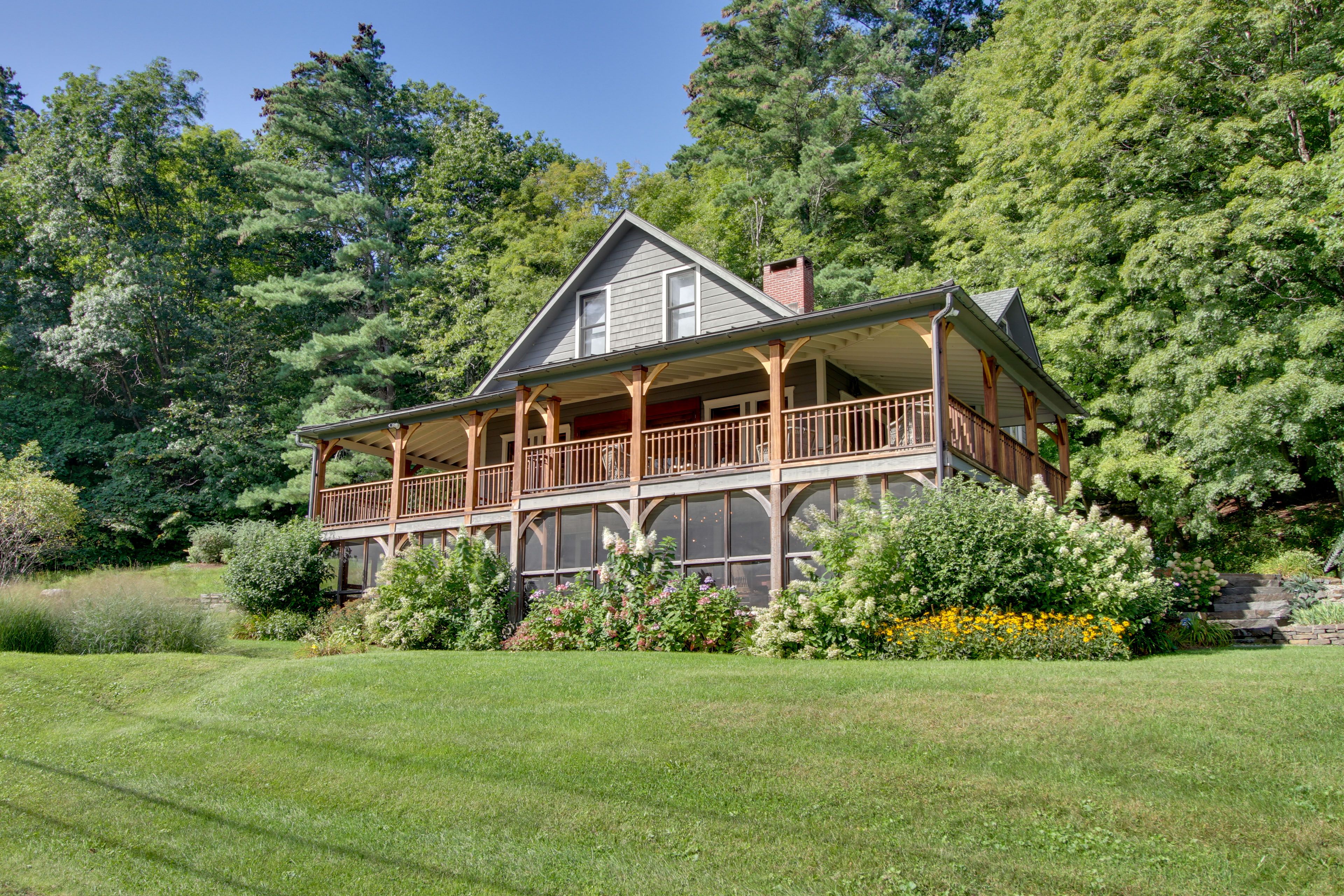 House Exterior | Fire Pit