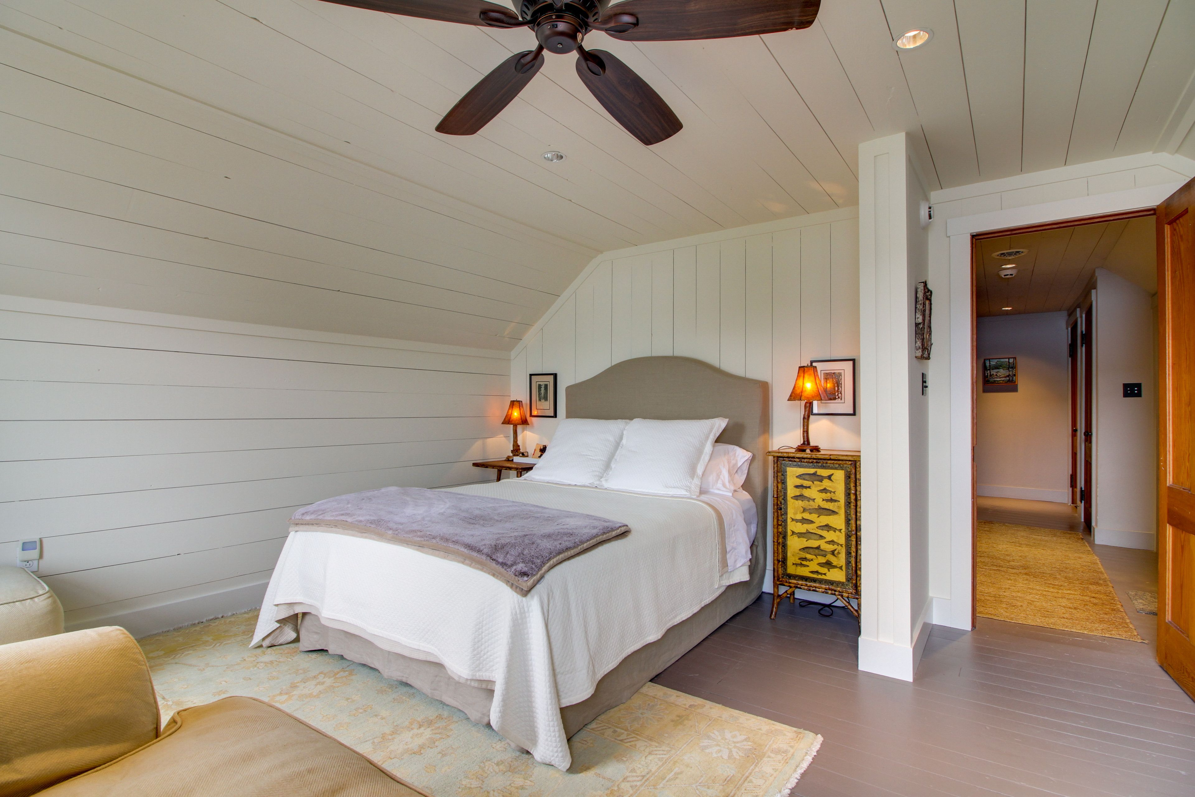 Bedroom 3 | Queen Bed