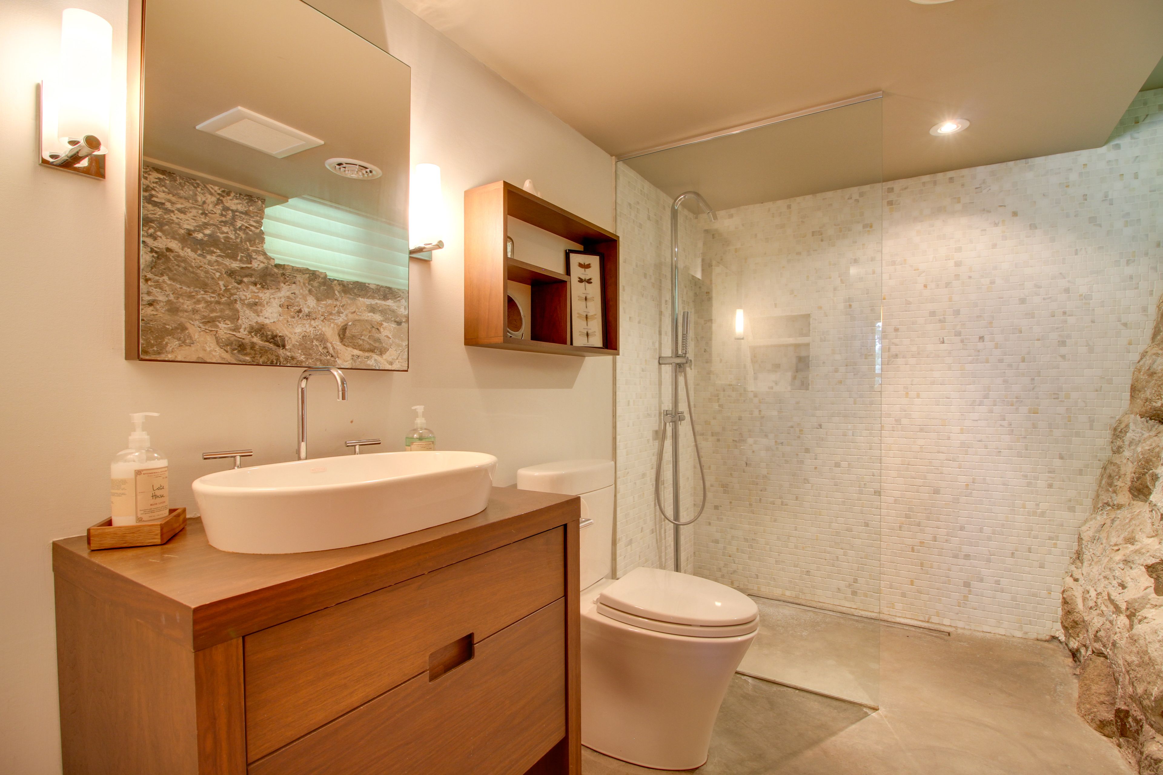 Full Bathroom | Hair Dryer | Iron & Board