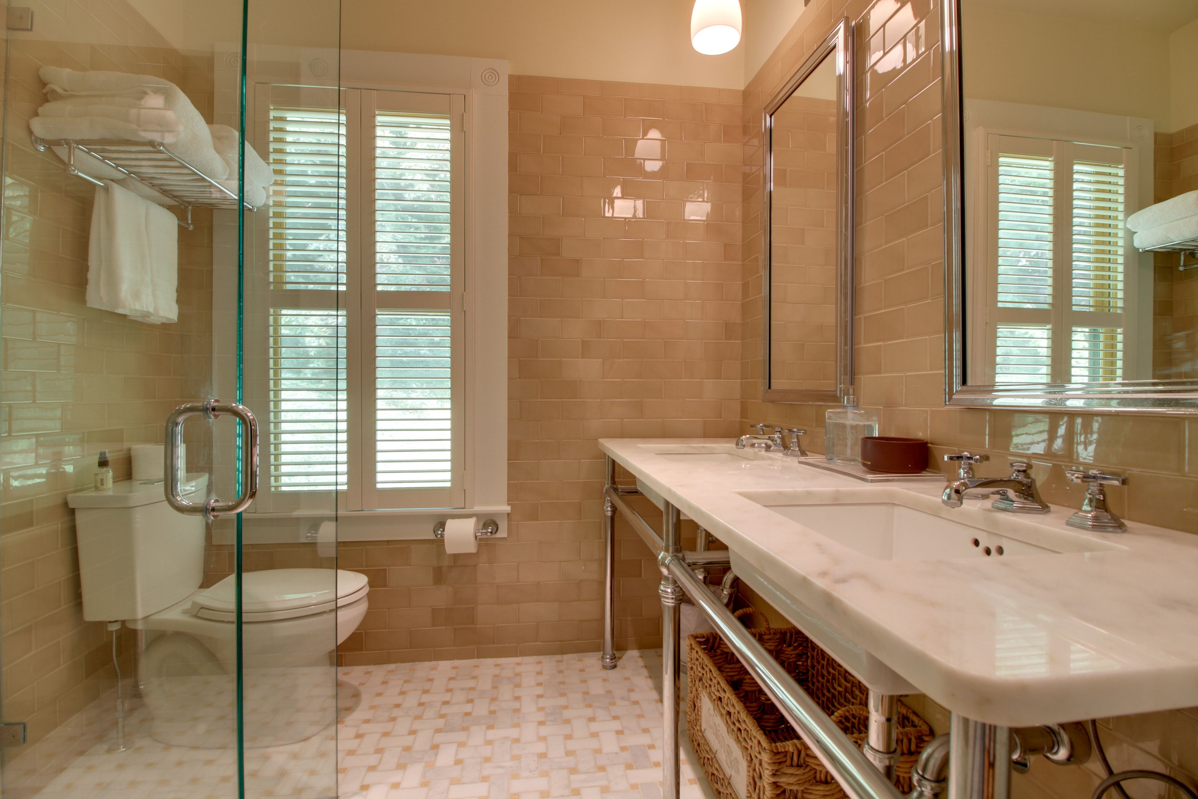 Full Bathroom | Towels Provided | Complimentary Toiletries