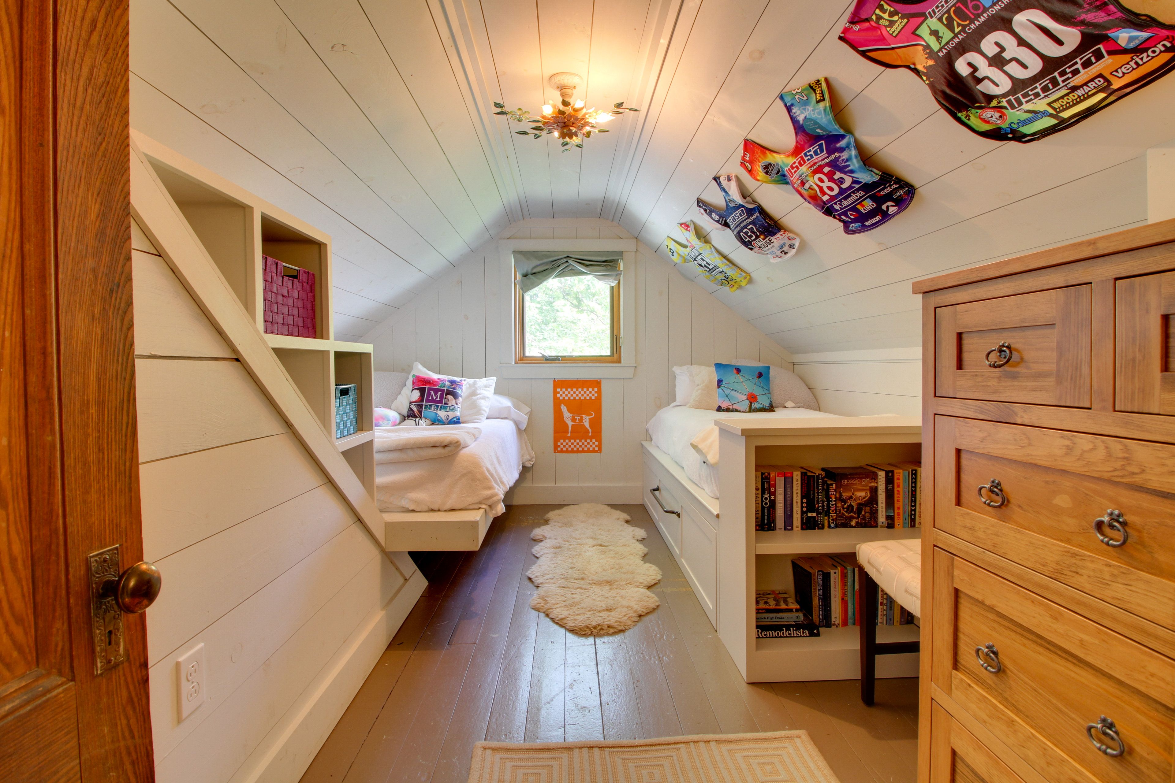 Bedroom 5 | Full Bed | Twin Bed w/ Twin Trundle | Books | Board Games