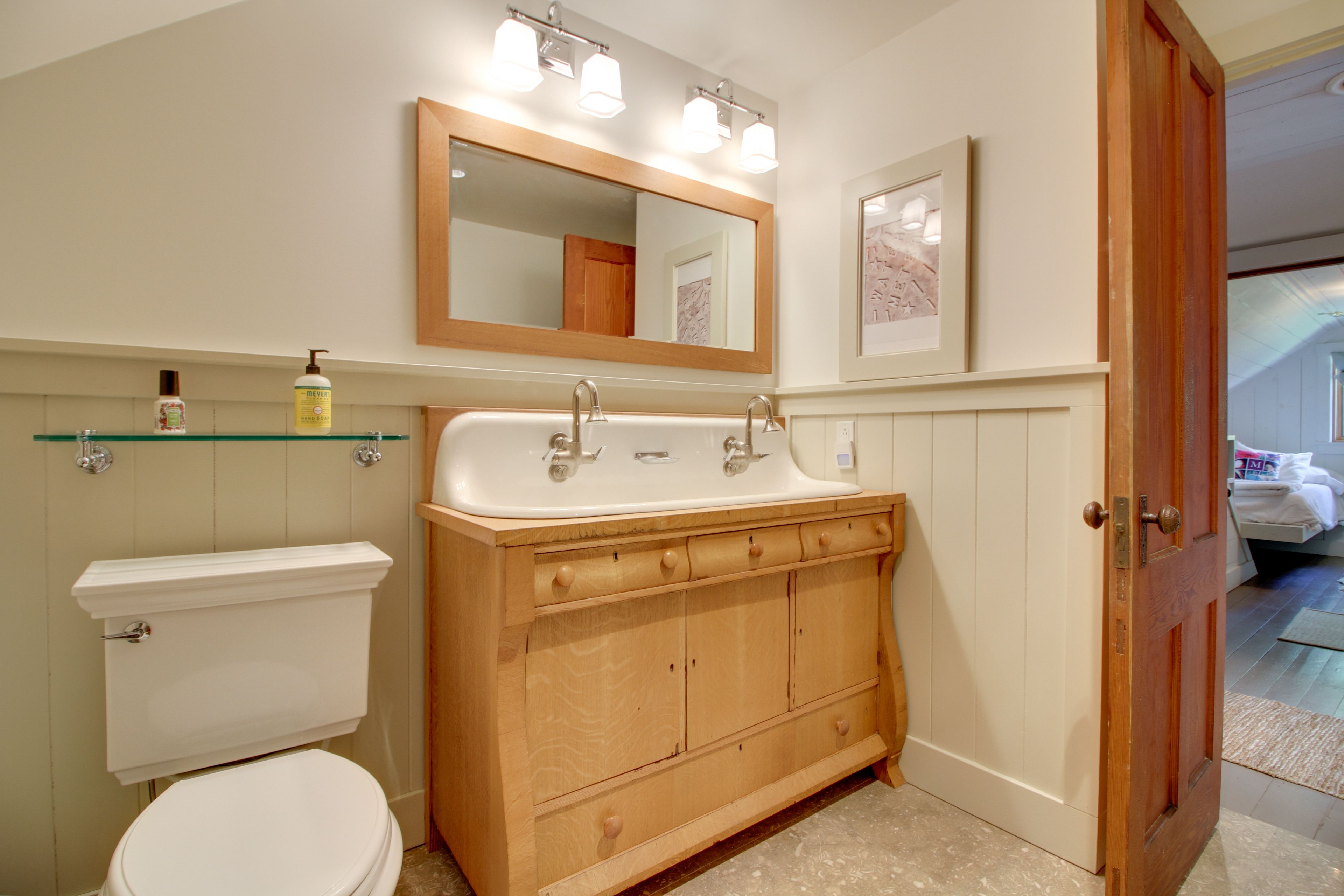 Full Bathroom
