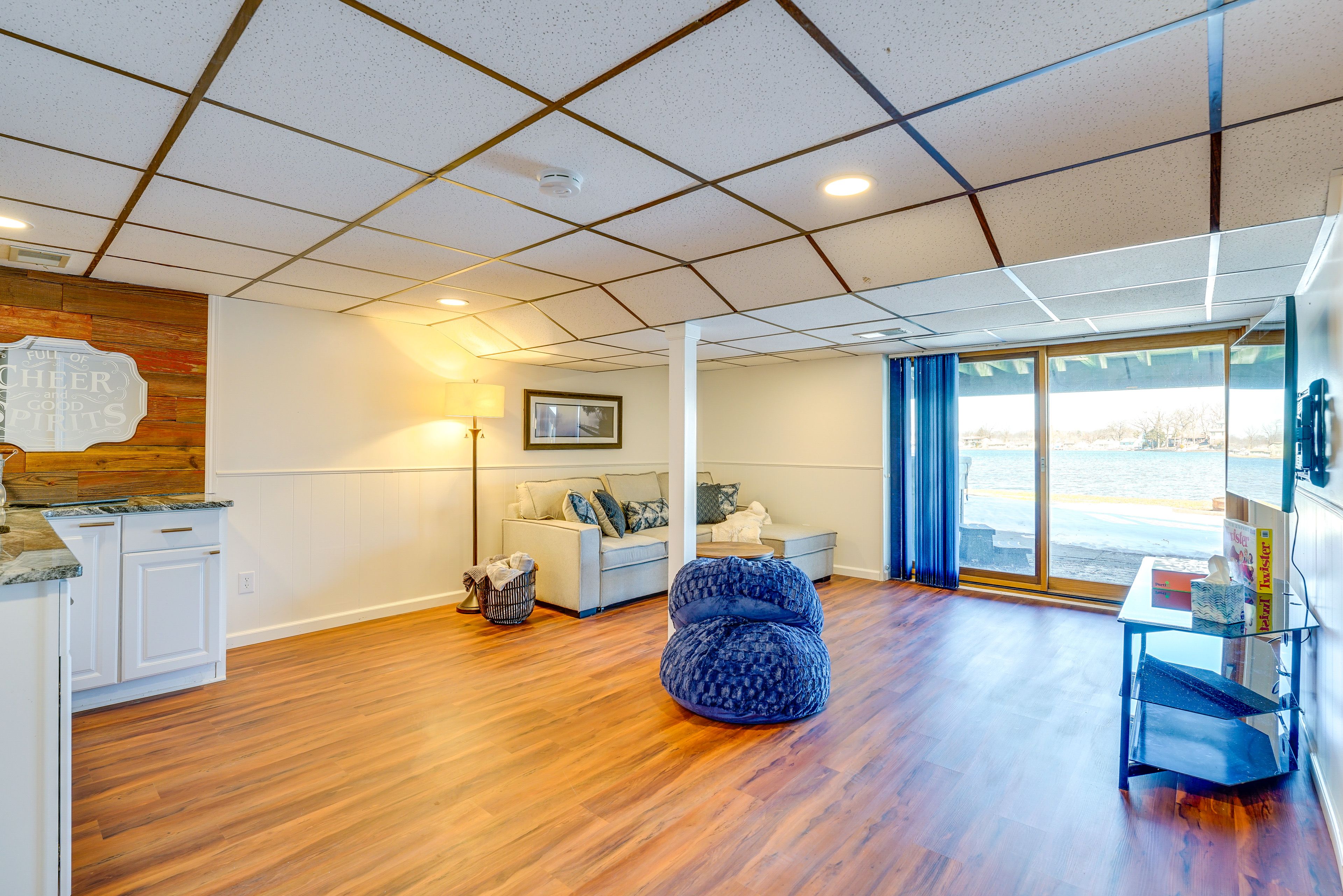 Basement | Sleeper Sofa | Wet Bar | Board Games