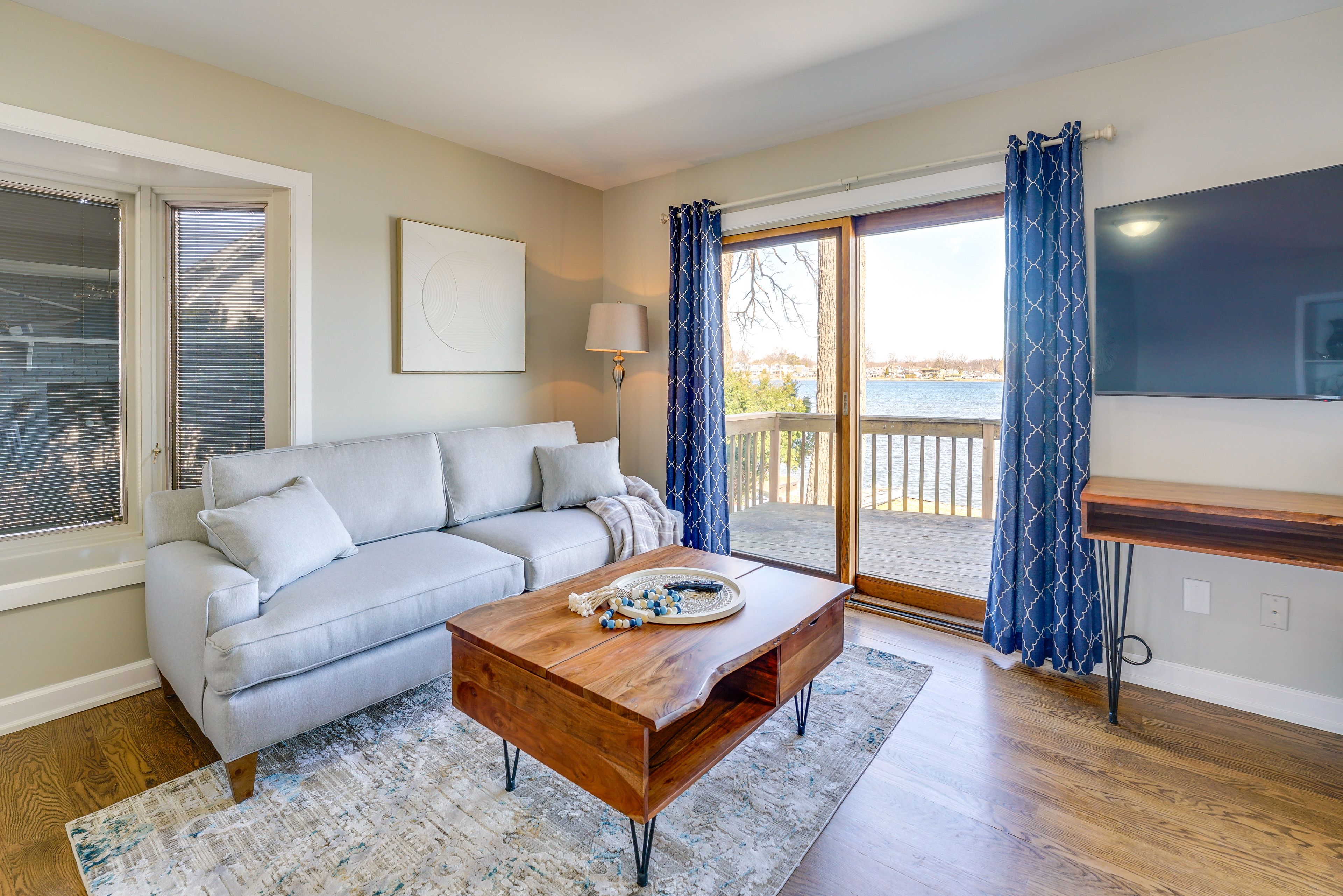 Living Room | Sleeper Sofa | 1st Floor | Smart TV | Fireplace