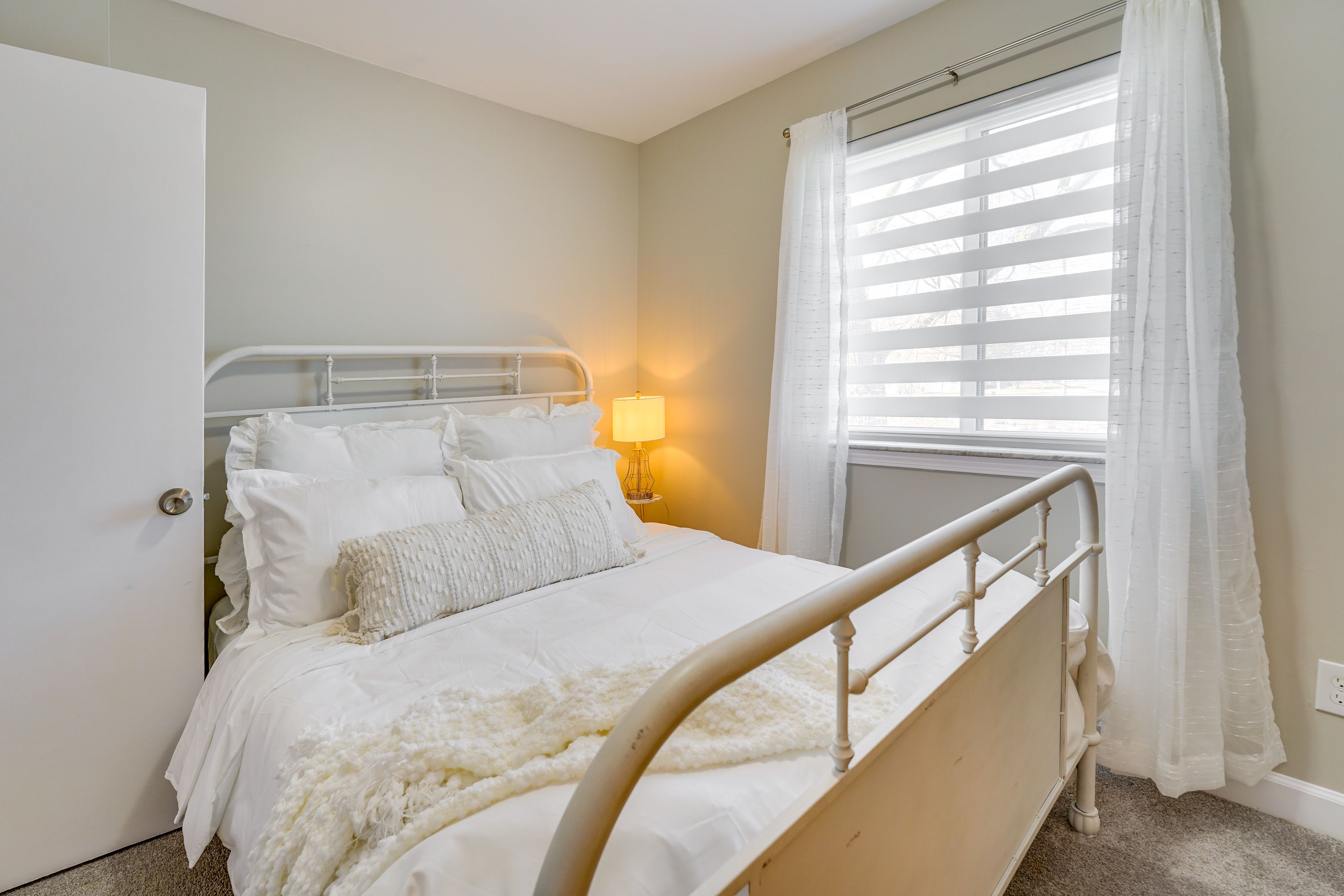 Bedroom 2 | Queen Bed | 2nd Floor | Hangers