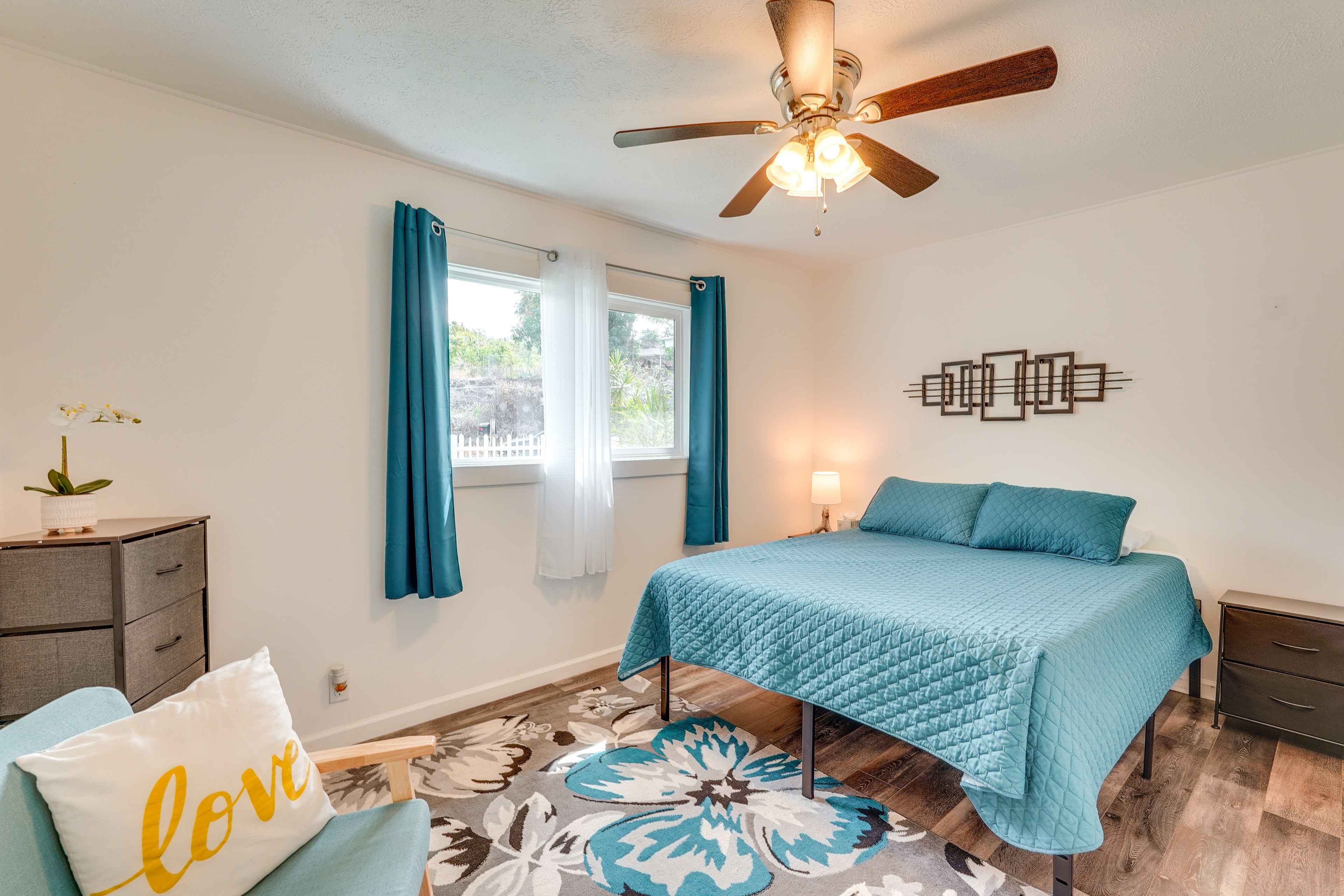Bedroom 1 | Queen Bed
