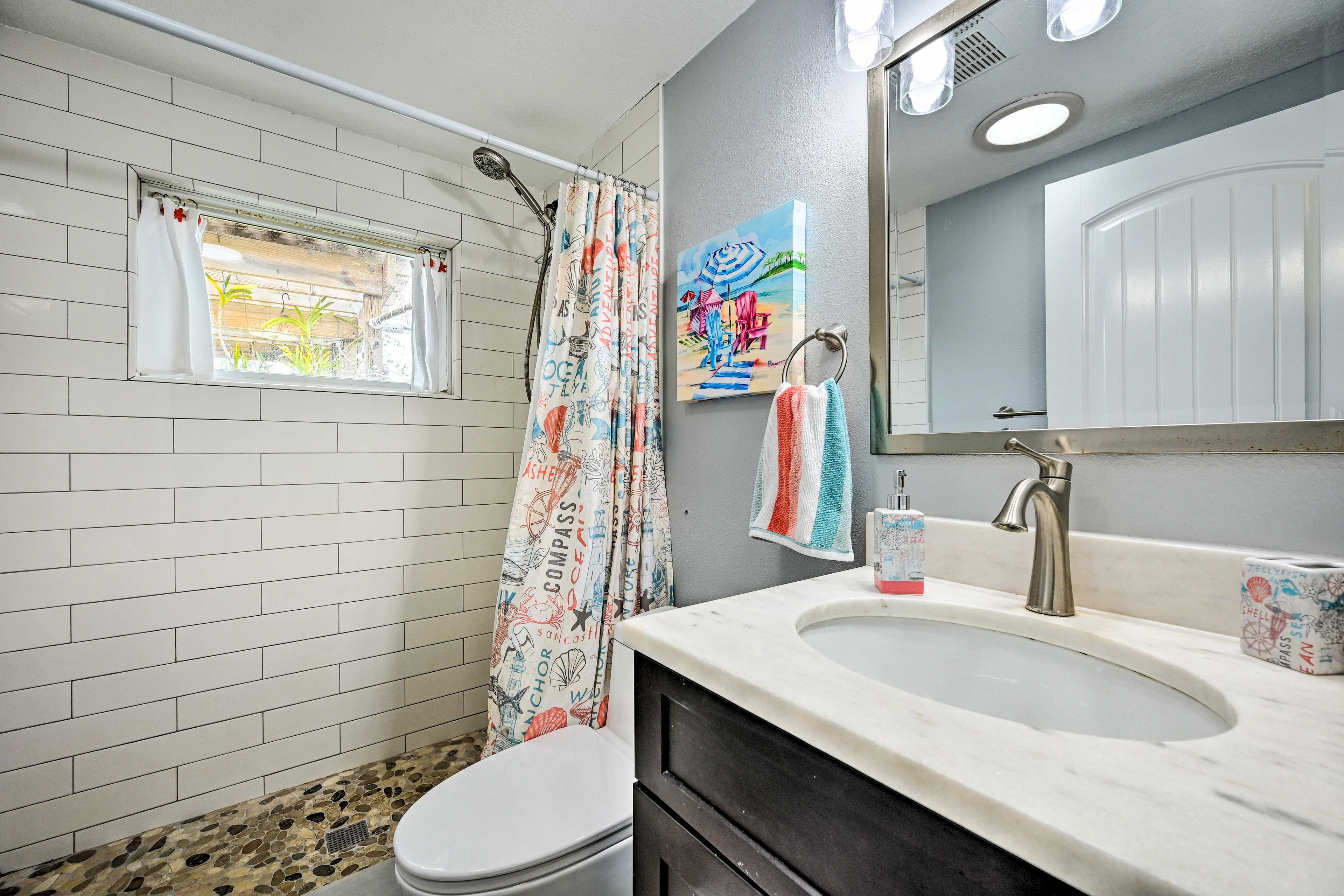 Full Bathroom | Complimentary Toiletries