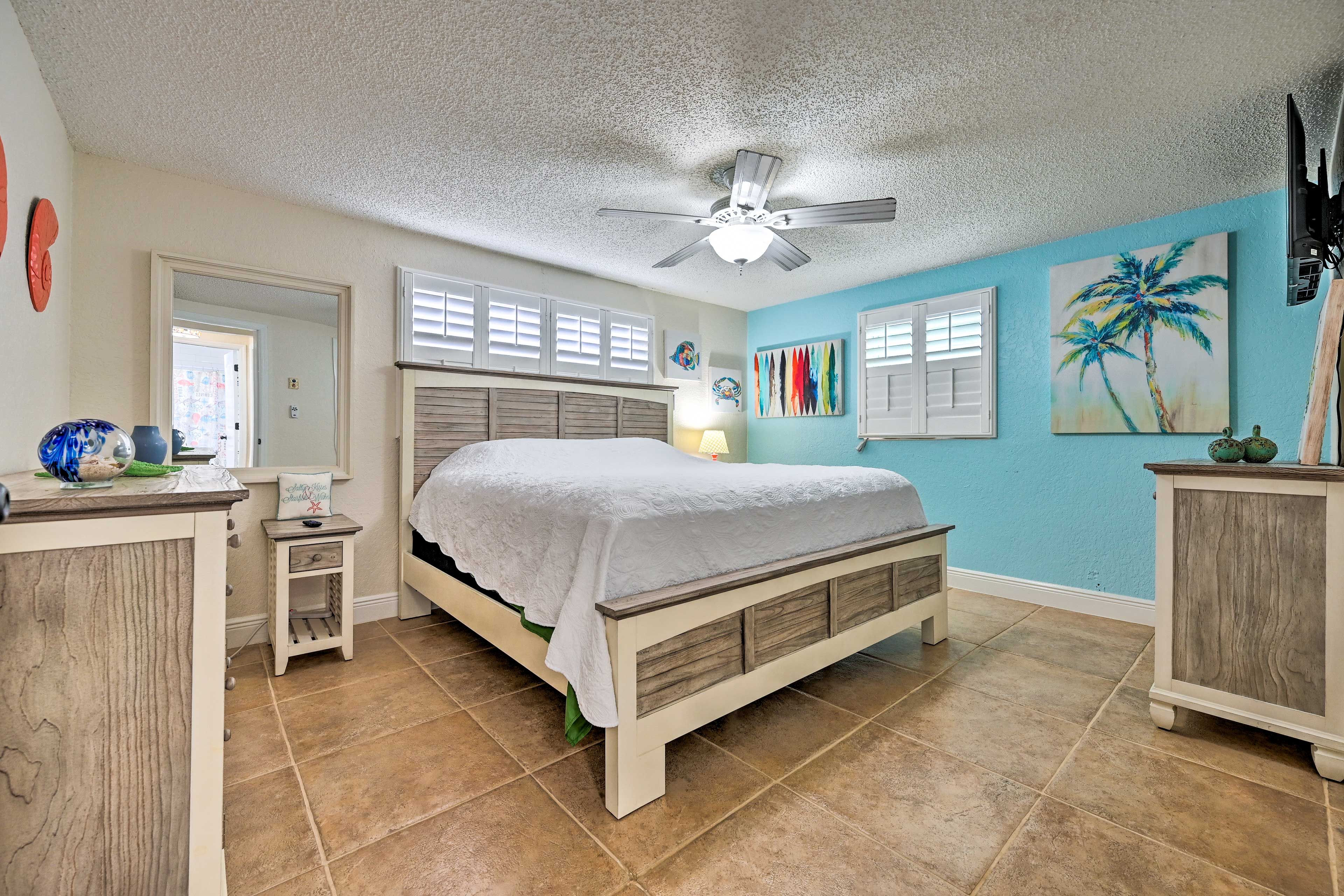 Bedroom 1 | King Bed | Smart TV