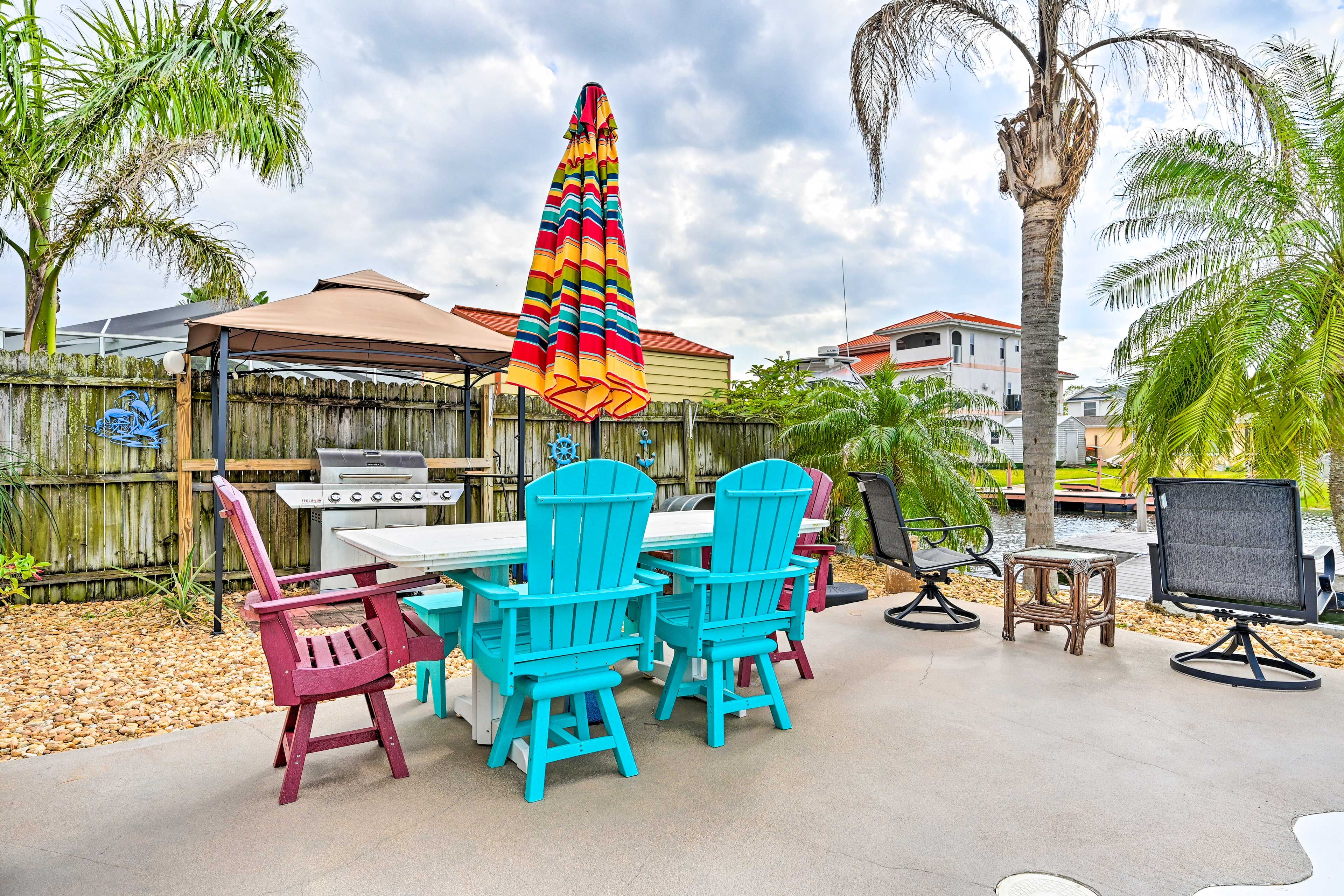 Private Canalfront Patio | Outdoor Pool | Grills | Fire Pit | Garden | Kayaks