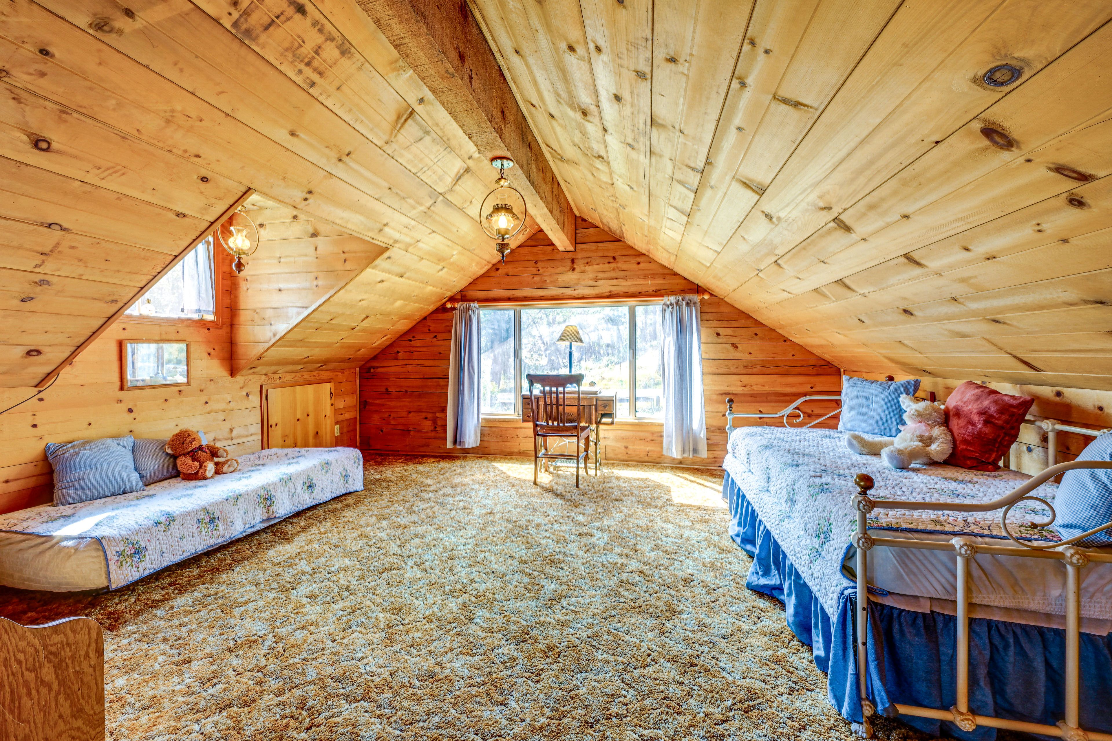 Loft | Twin Bed | Twin Daybed w/ Twin Trundle
