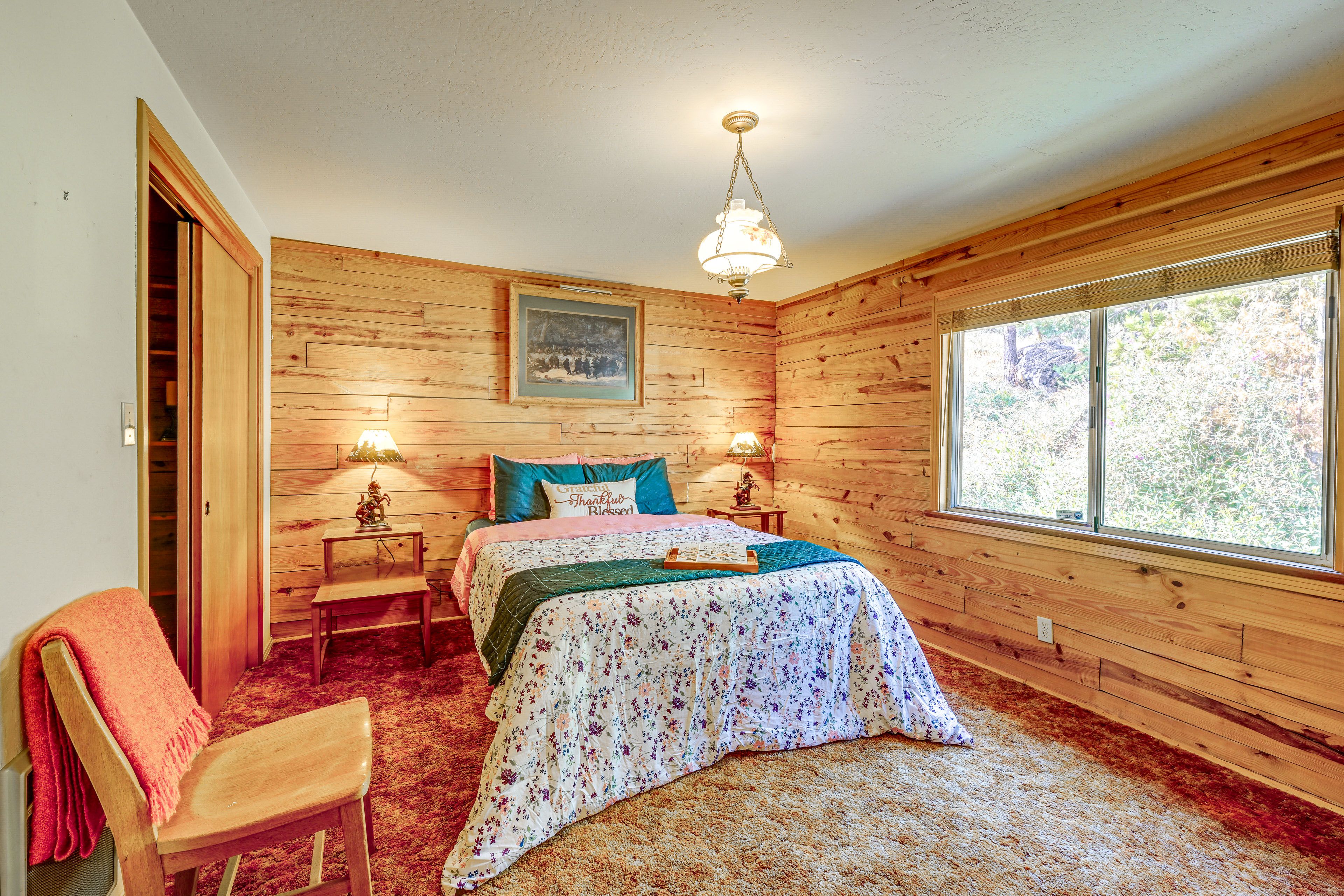 Bedroom 1 | Queen Bed