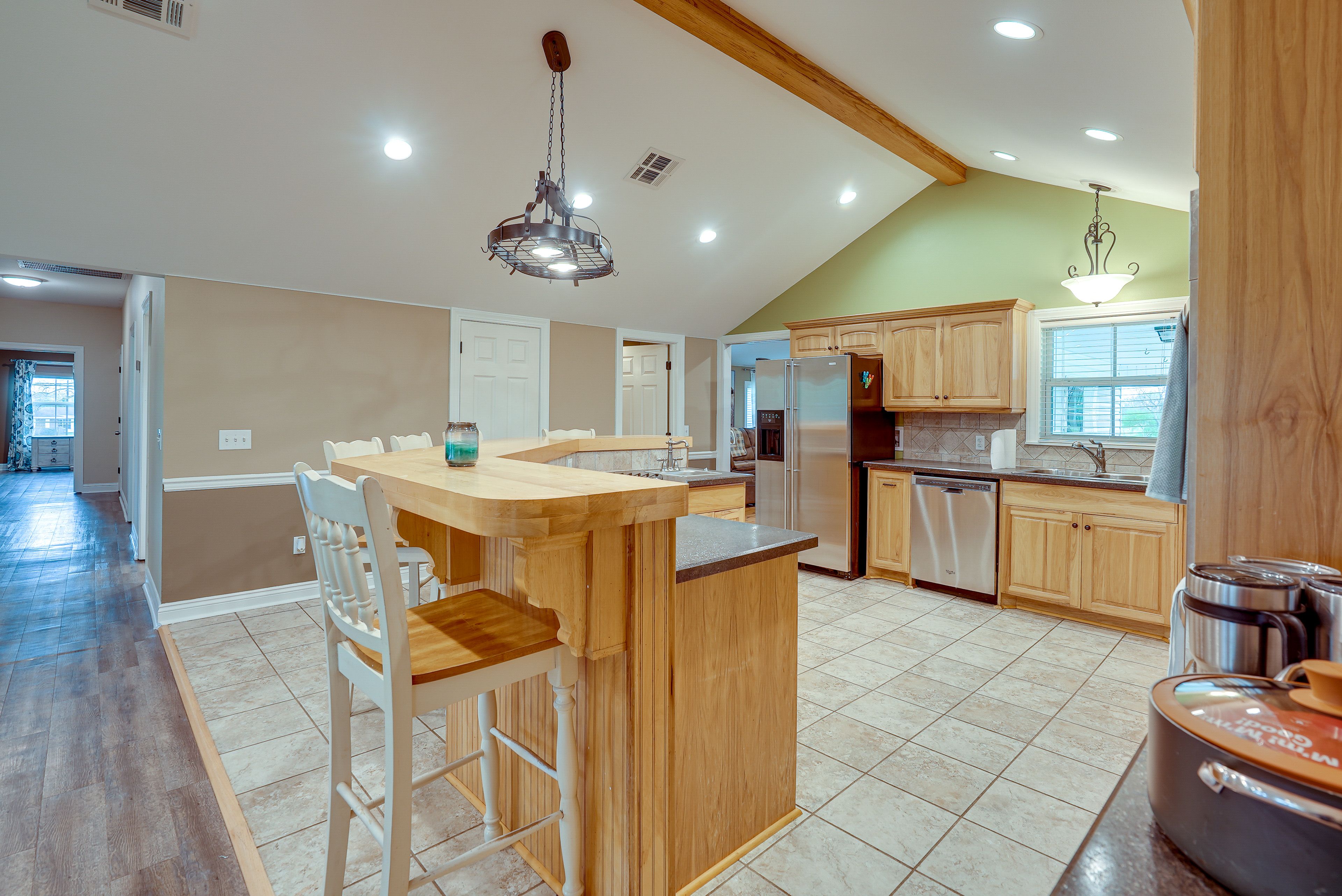 Kitchen | Coffee Maker | Toaster | Trash Bags/ Paper Towels Provided