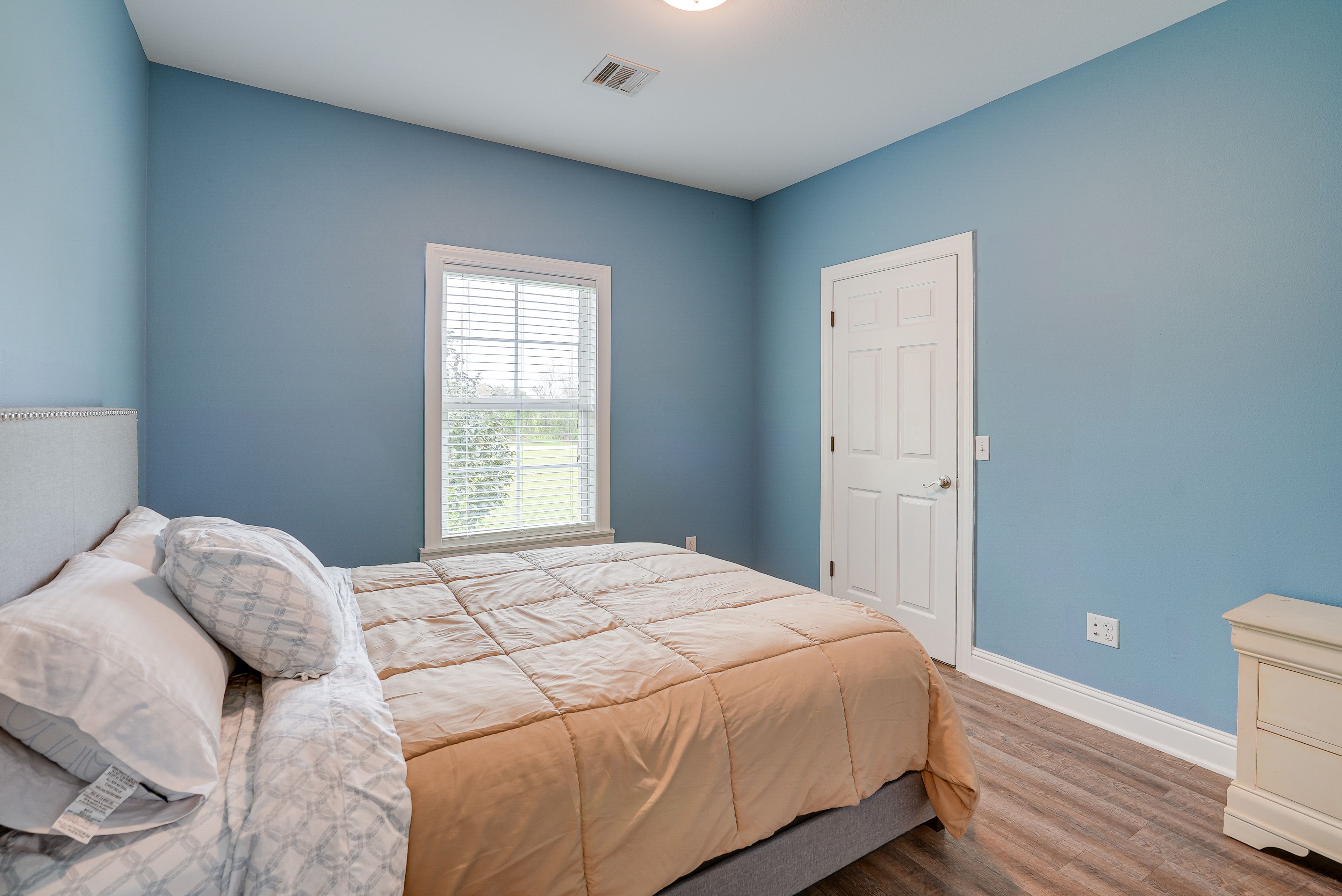 Bedroom 3 | Queen Bed