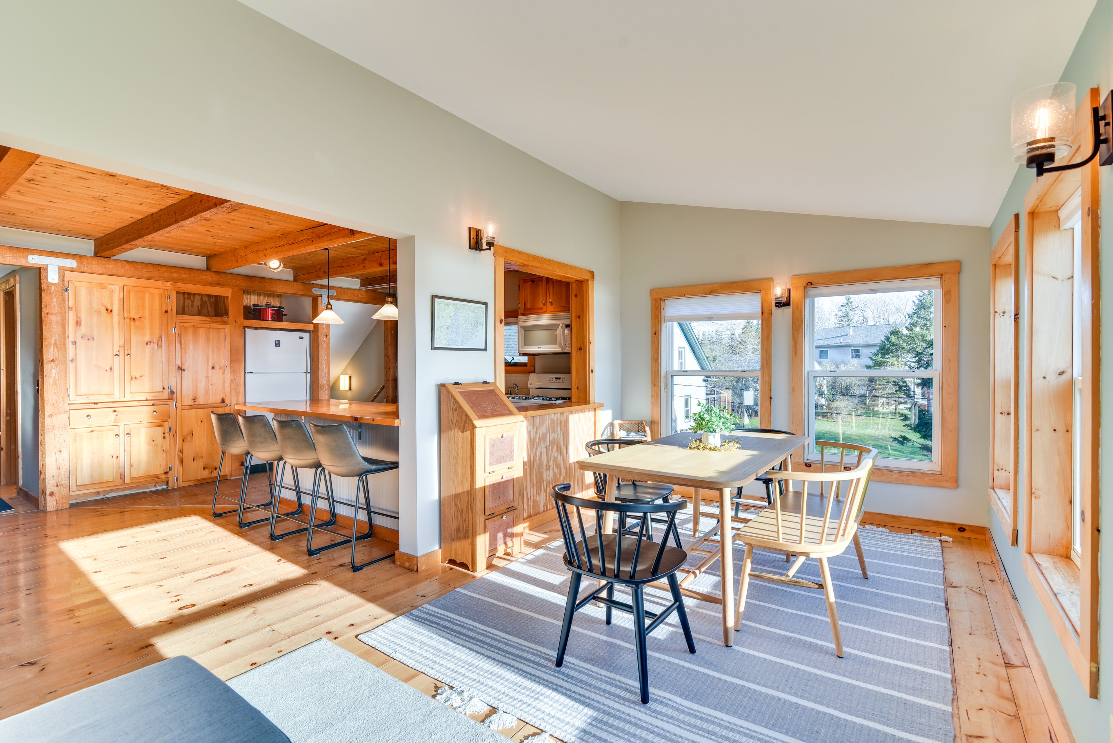 Sunroom & Dining Room | Dishware & Flatware Provided