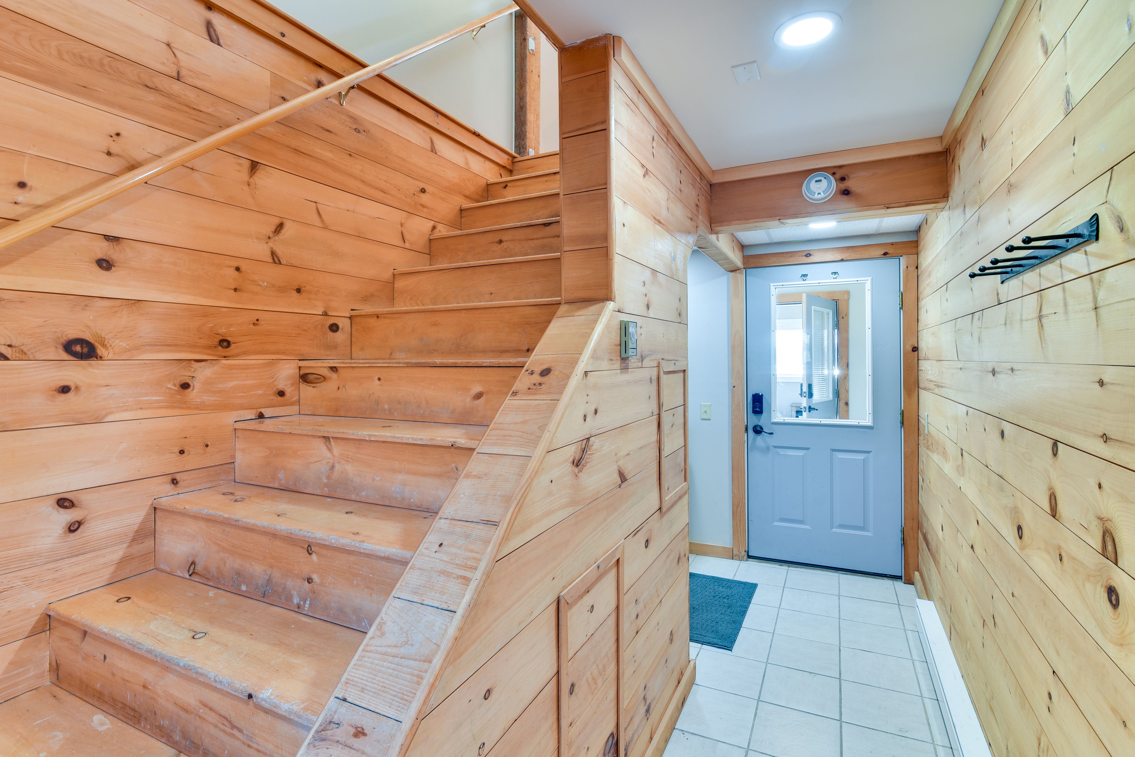 Entryway | Keyless Entry | Stairs to 2nd Level