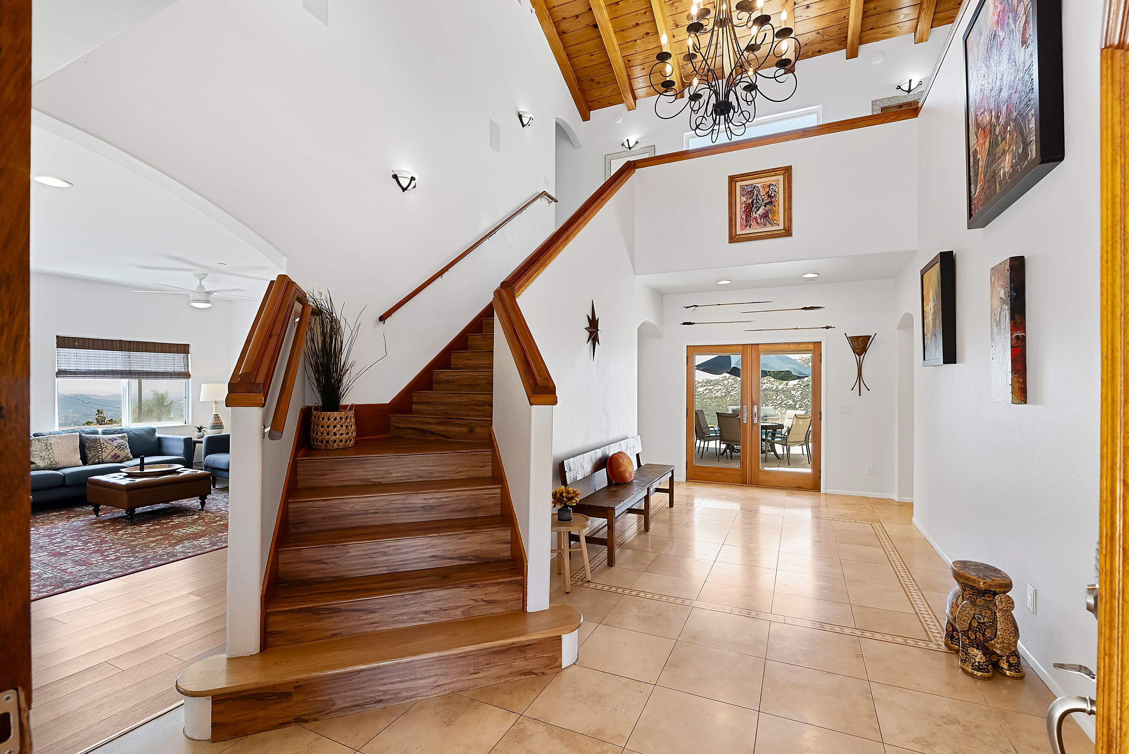 Foyer | Vaulted Ceilings