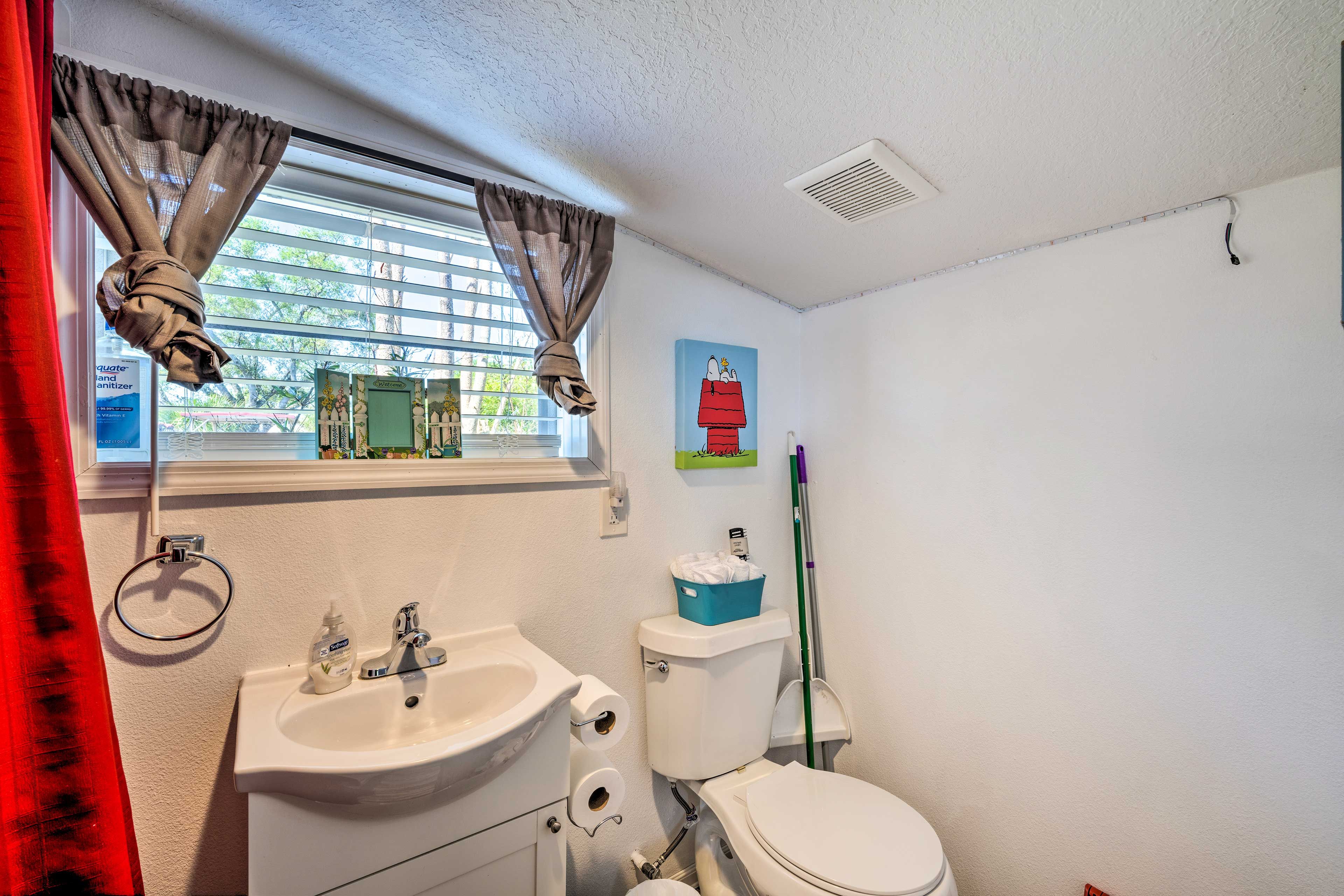 Bathroom | Complimentary Toiletries | Towels Provided | Hair Dryer