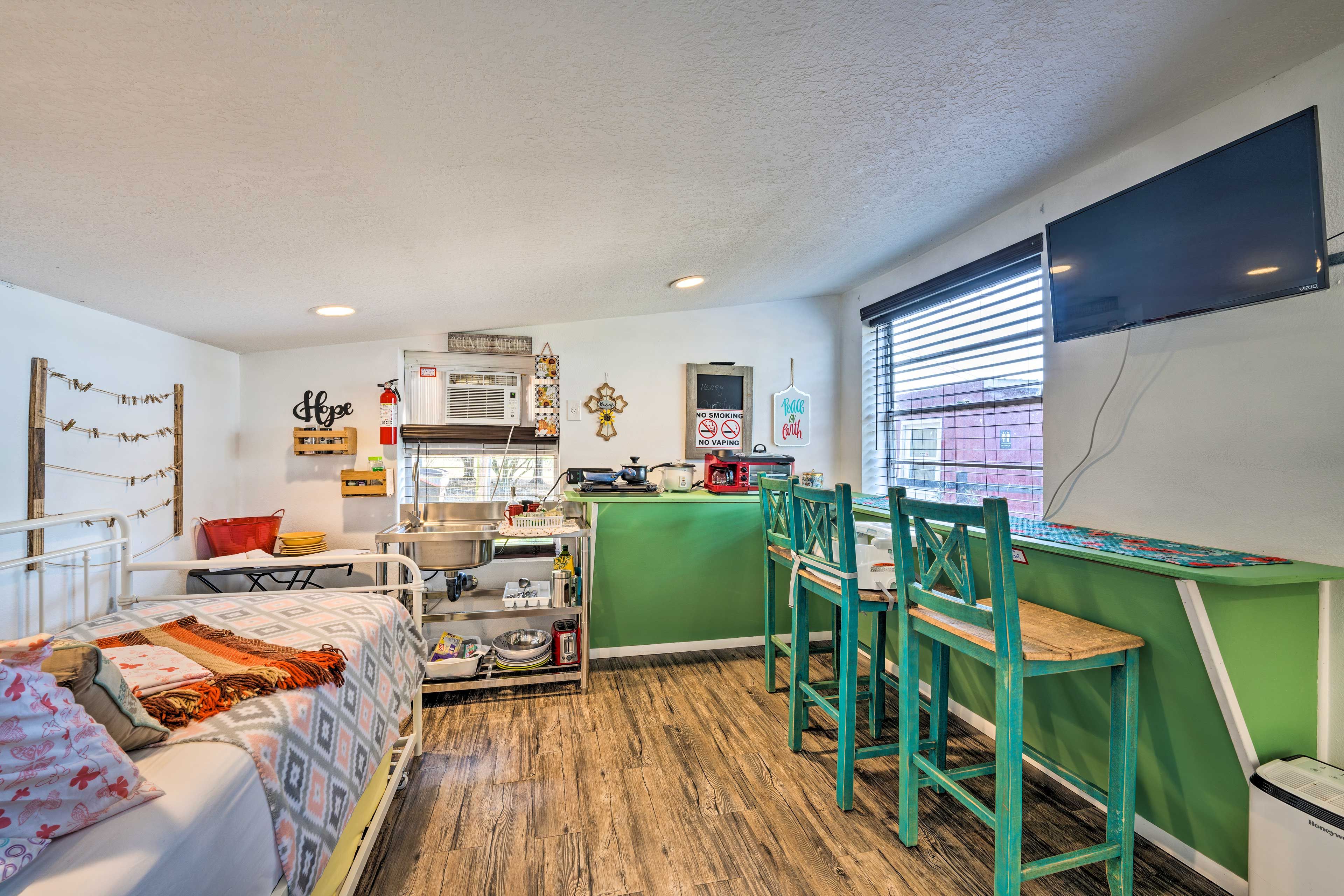 Lady Lake Vacation Rental | Studio | 2BA | Step-Free Access | 400 Sq Ft