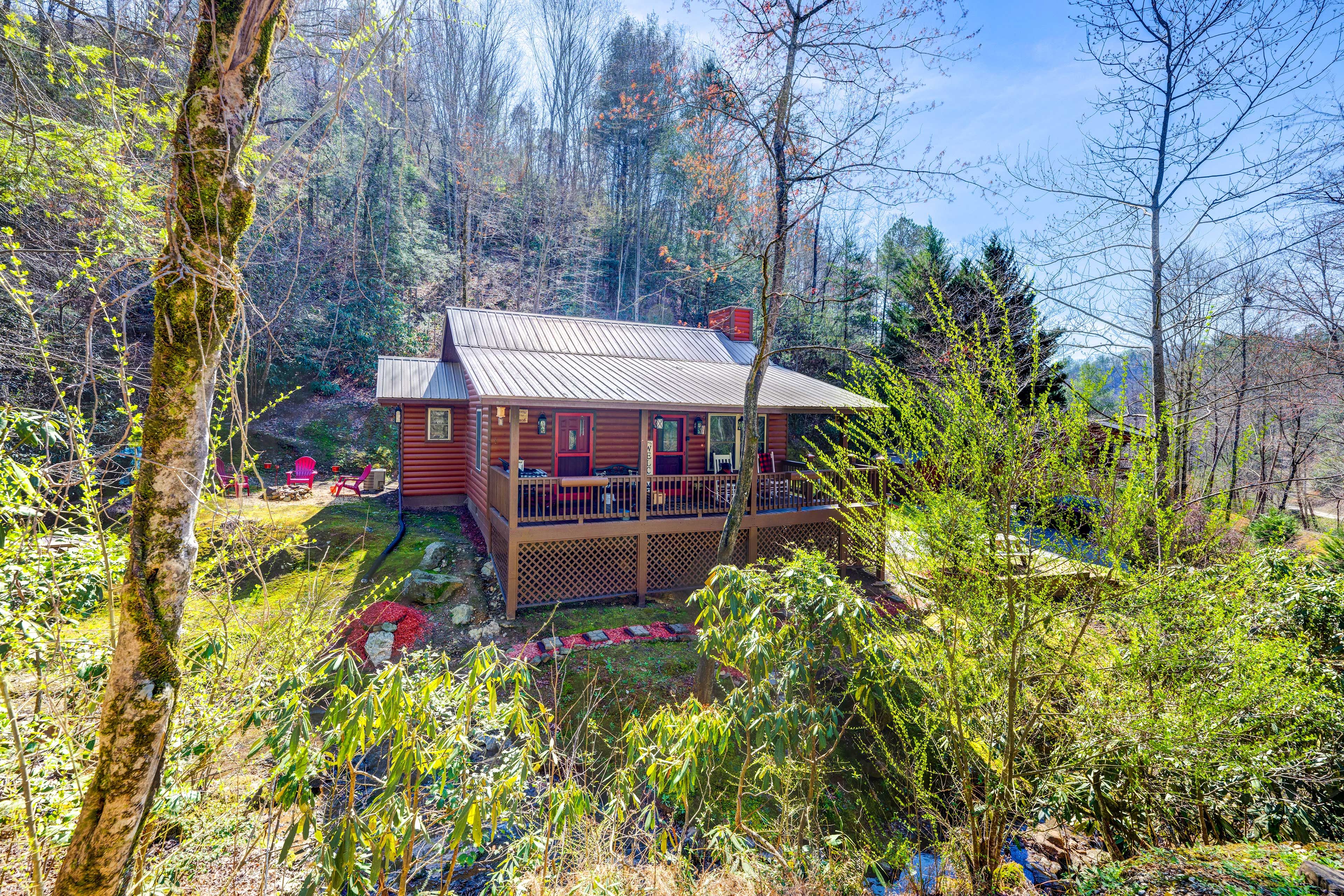Cabin Exterior | Fire Pit