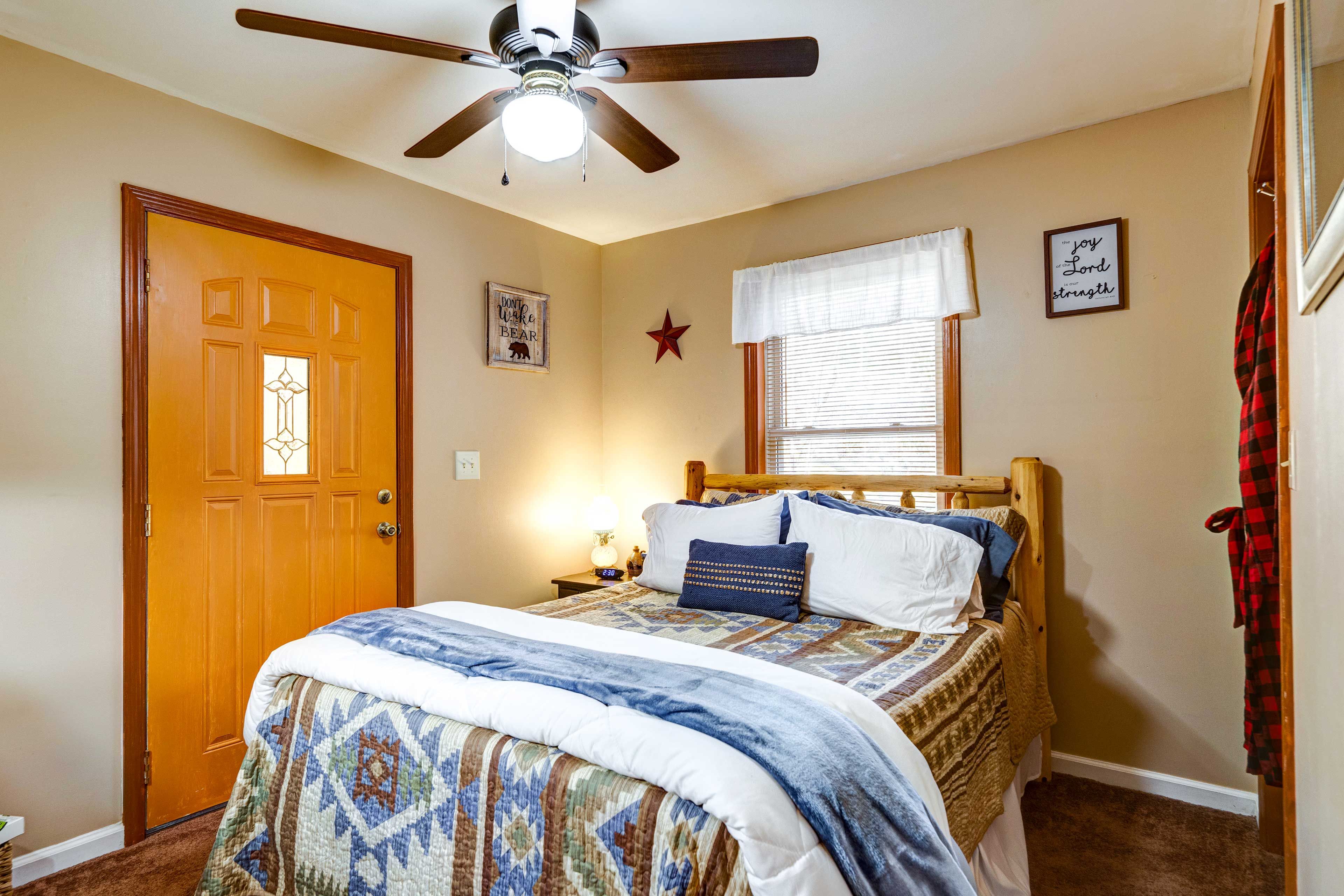 Bedroom 2 | Queen Bed | Hangers