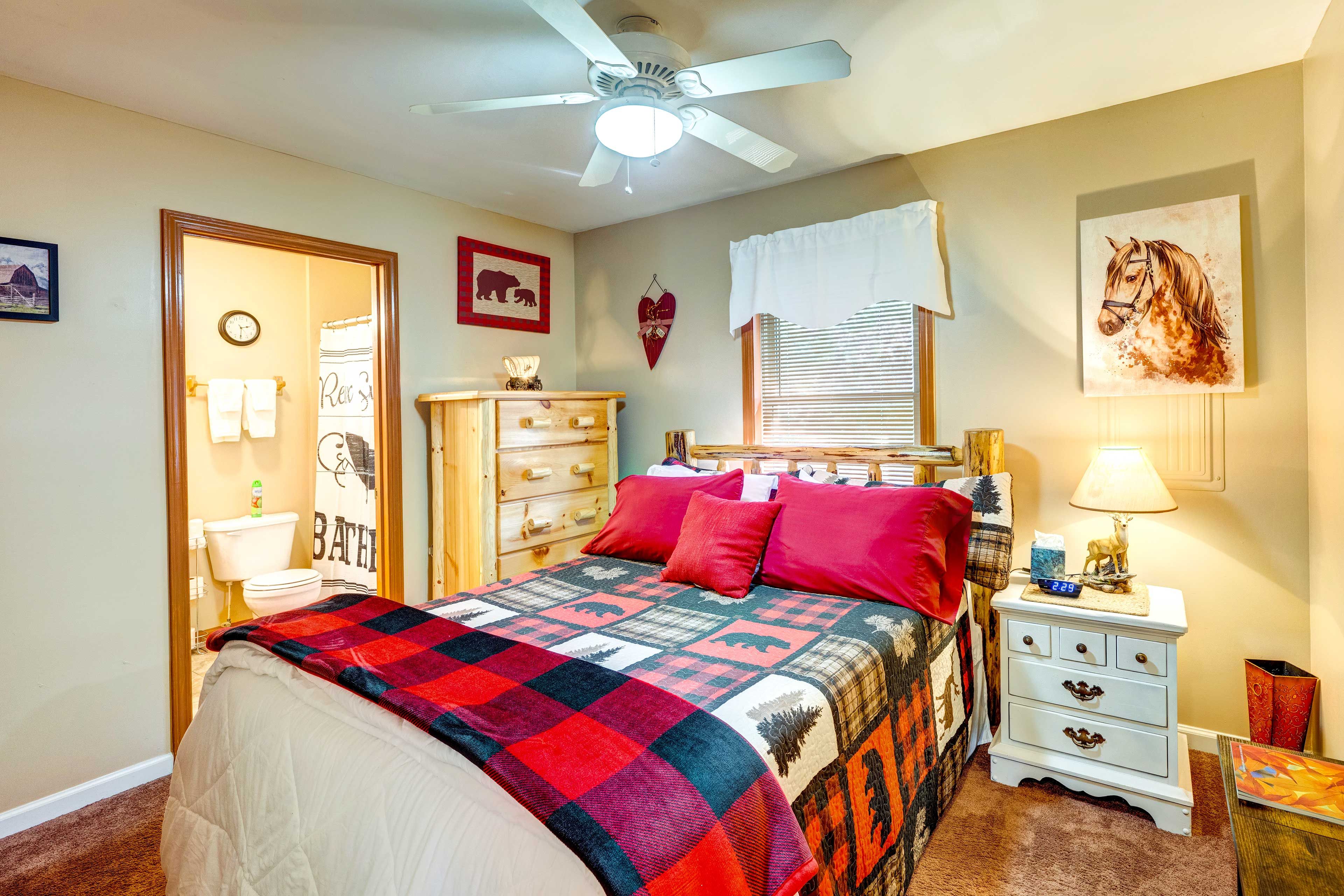 Bedroom Suite | Queen Bed | Linens Provided