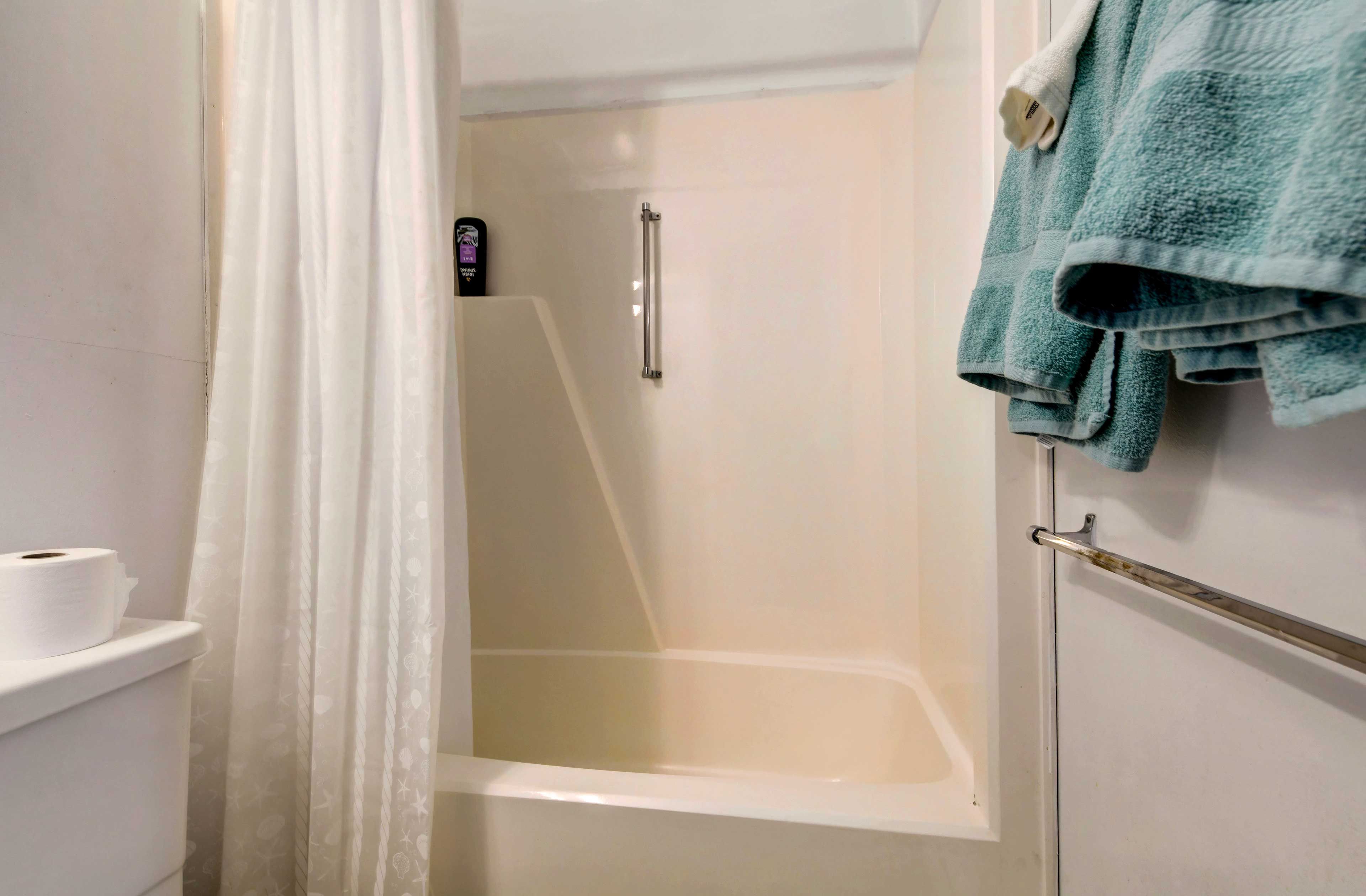Full Bathroom | Grab Rails in Shower