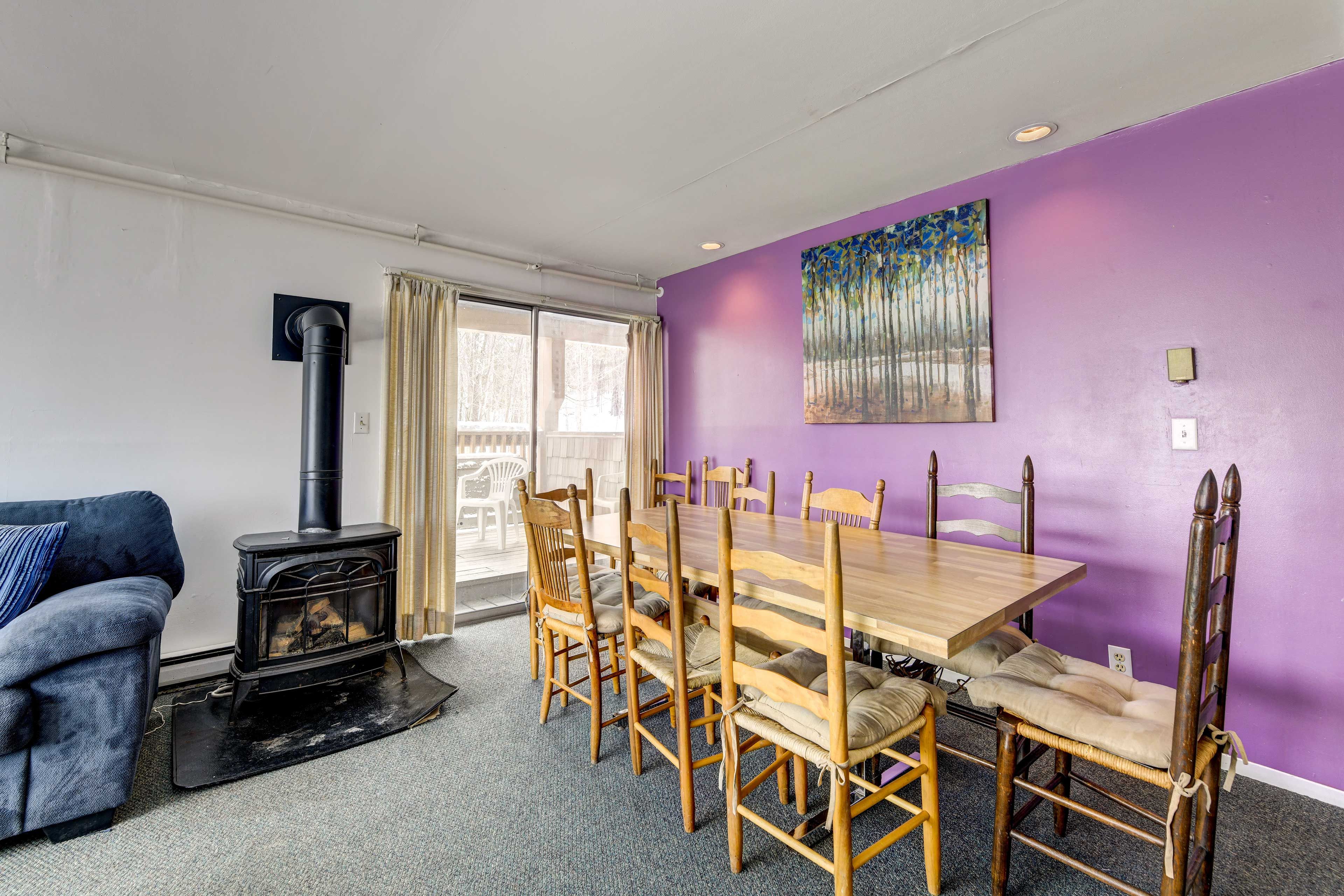 Dining Area | Dishware Provided