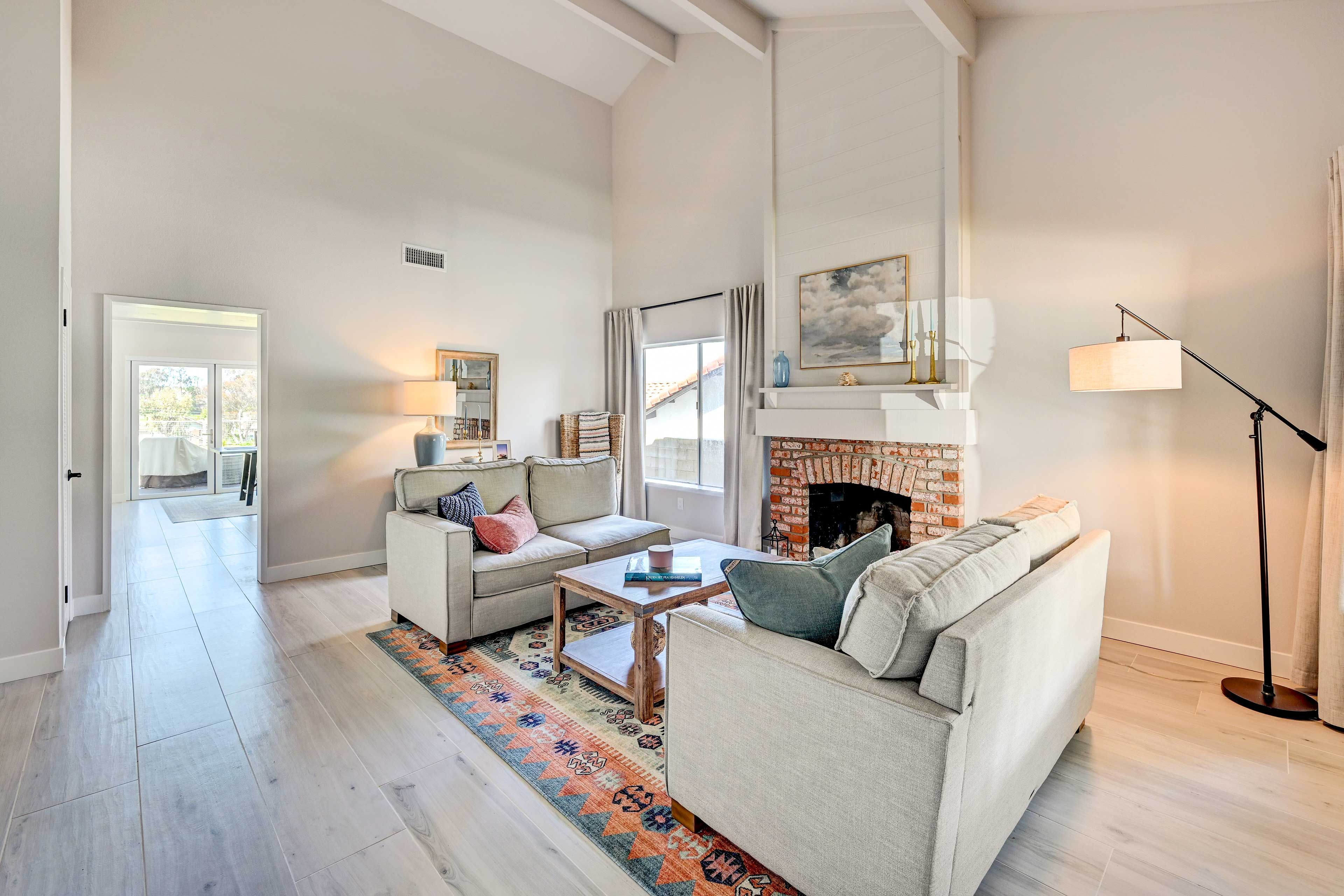 Living Room | Decorative Fireplace