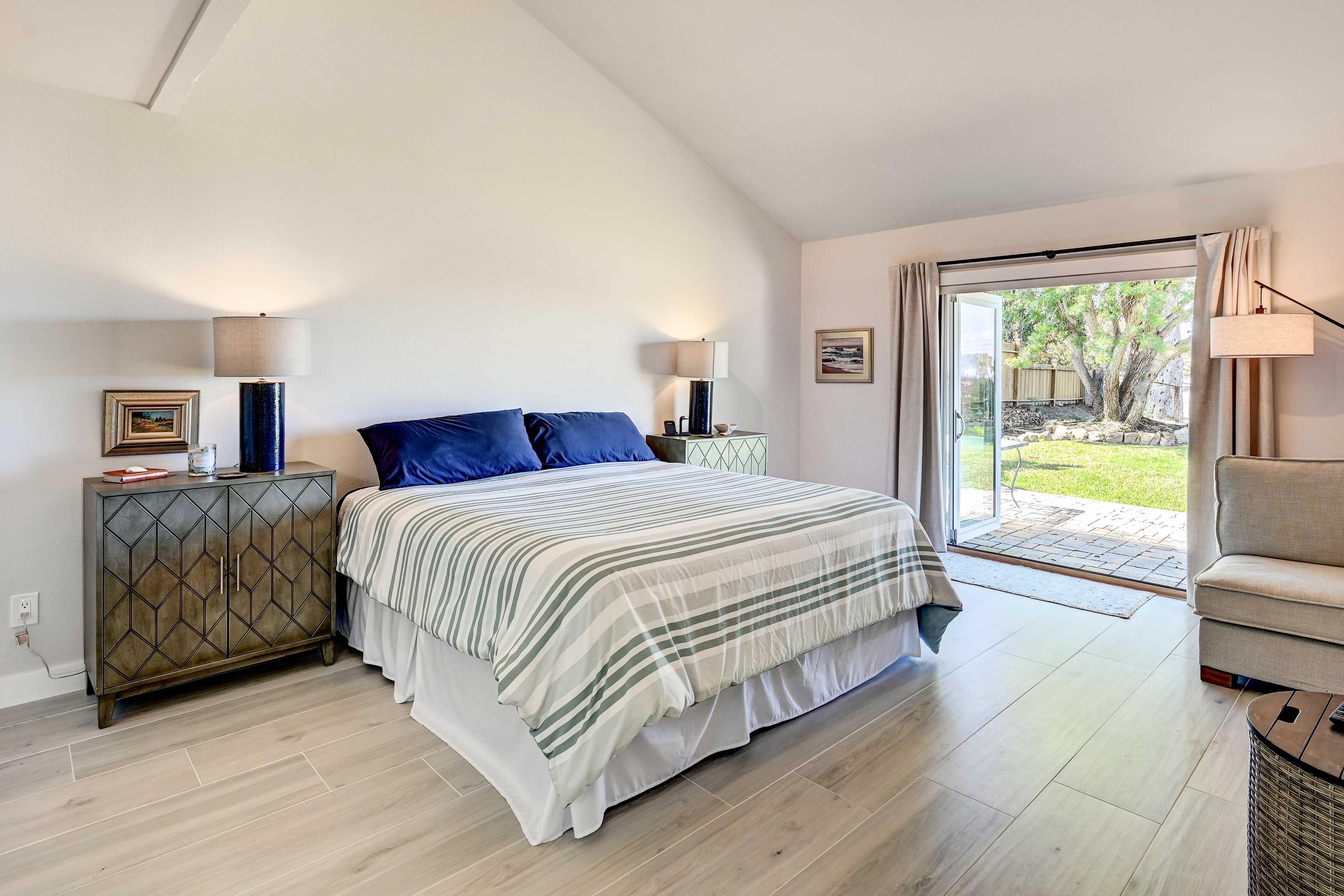 Bedroom 1 | California King Bed | Smart TV