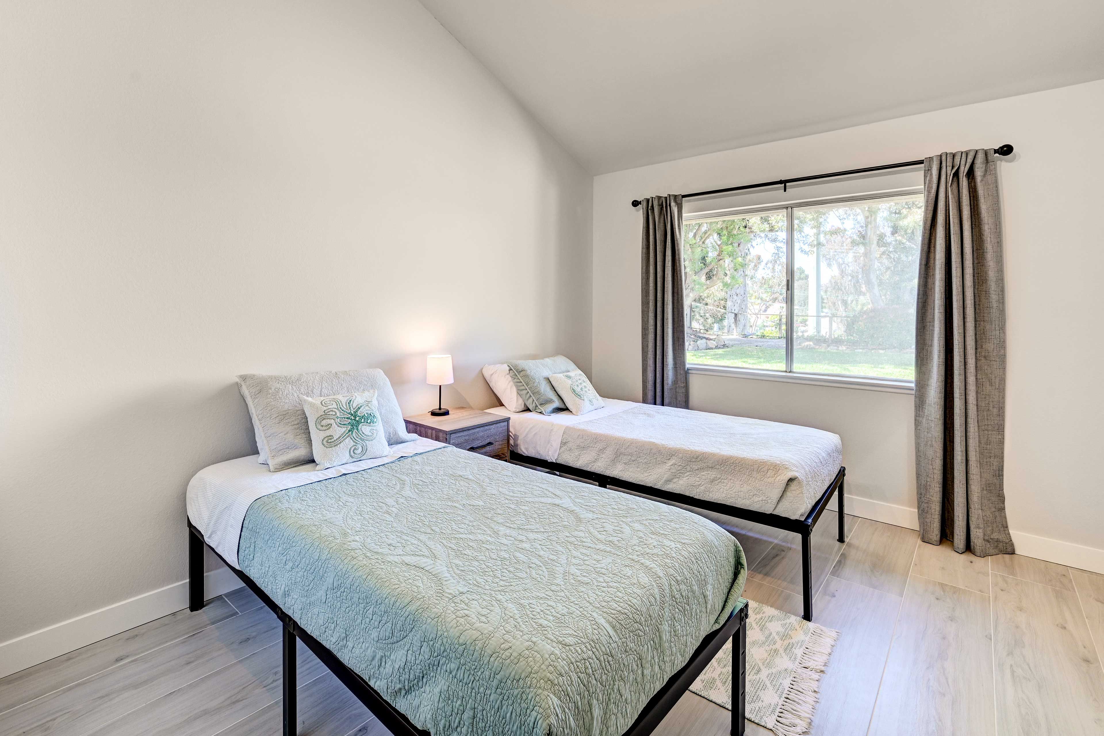 Bedroom 2 | 2 Twin Beds