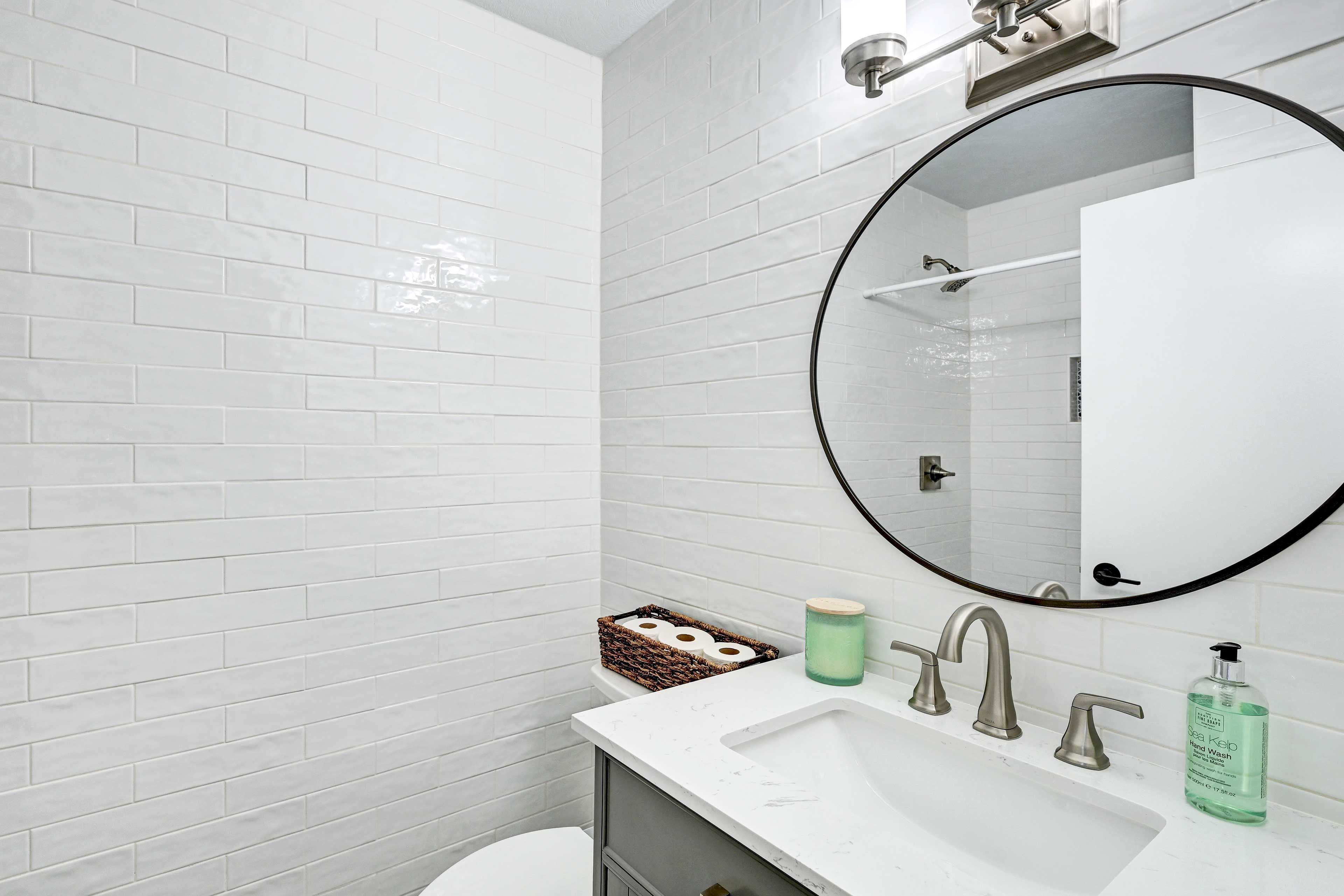 Full Bathroom | Complimentary Toiletries