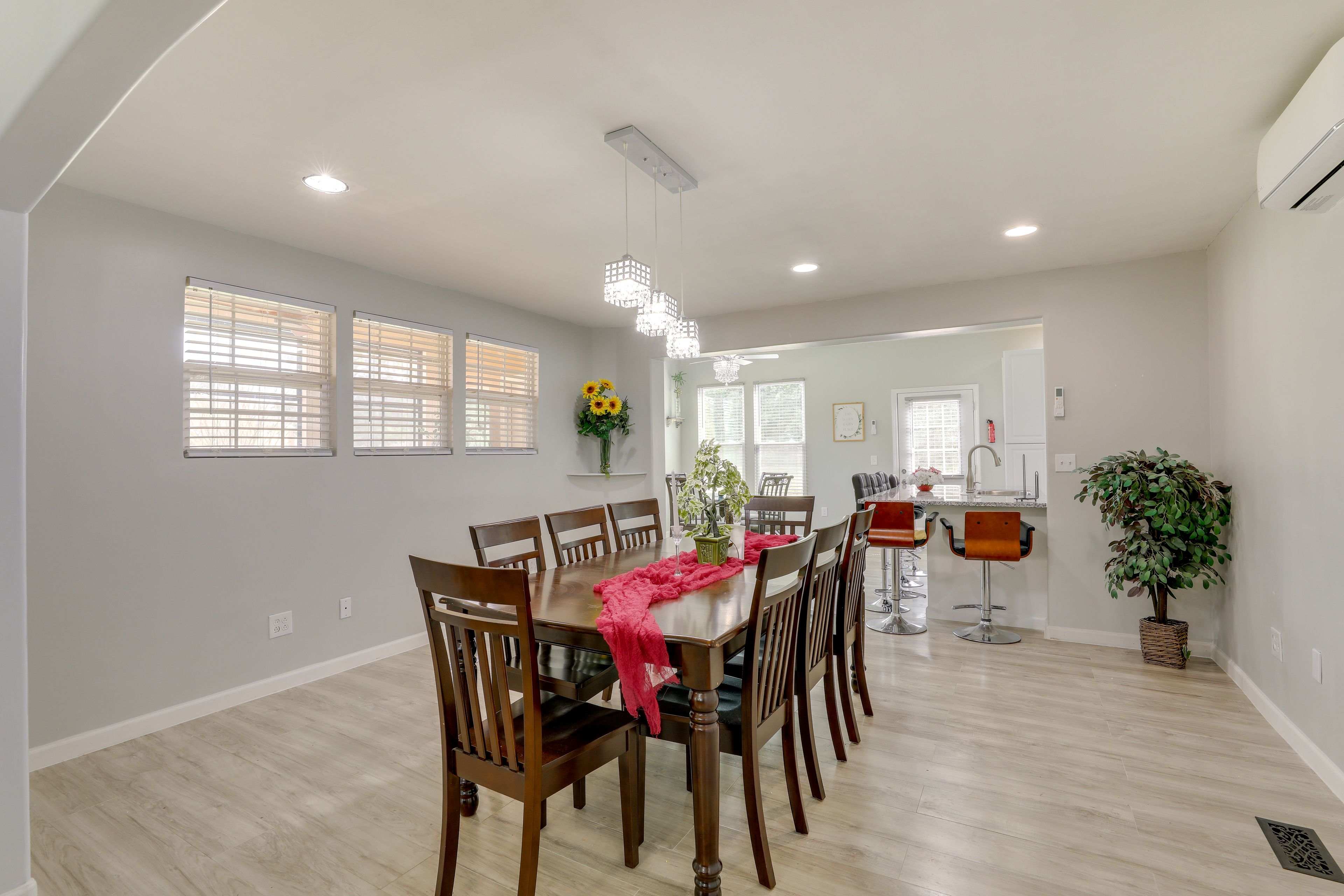 Dining Room | Dishware/Flatware Provided